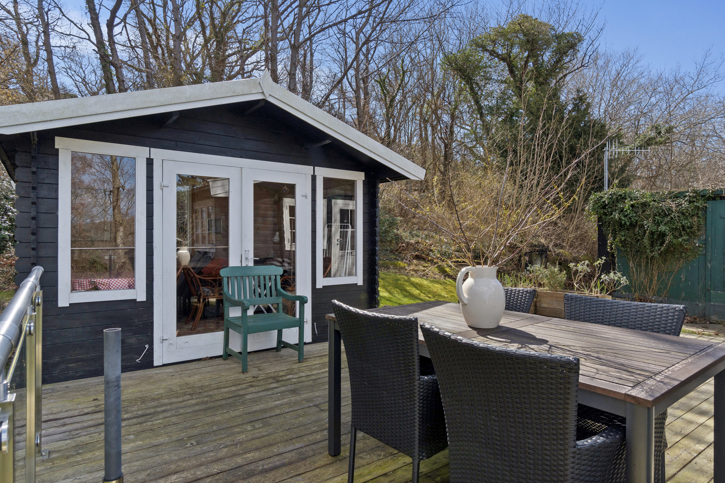 Fremhævet set fra haven billede i fuldskærmstilstand. Billede af Langebjergvej 13, Sandvig, 3770 Allinge