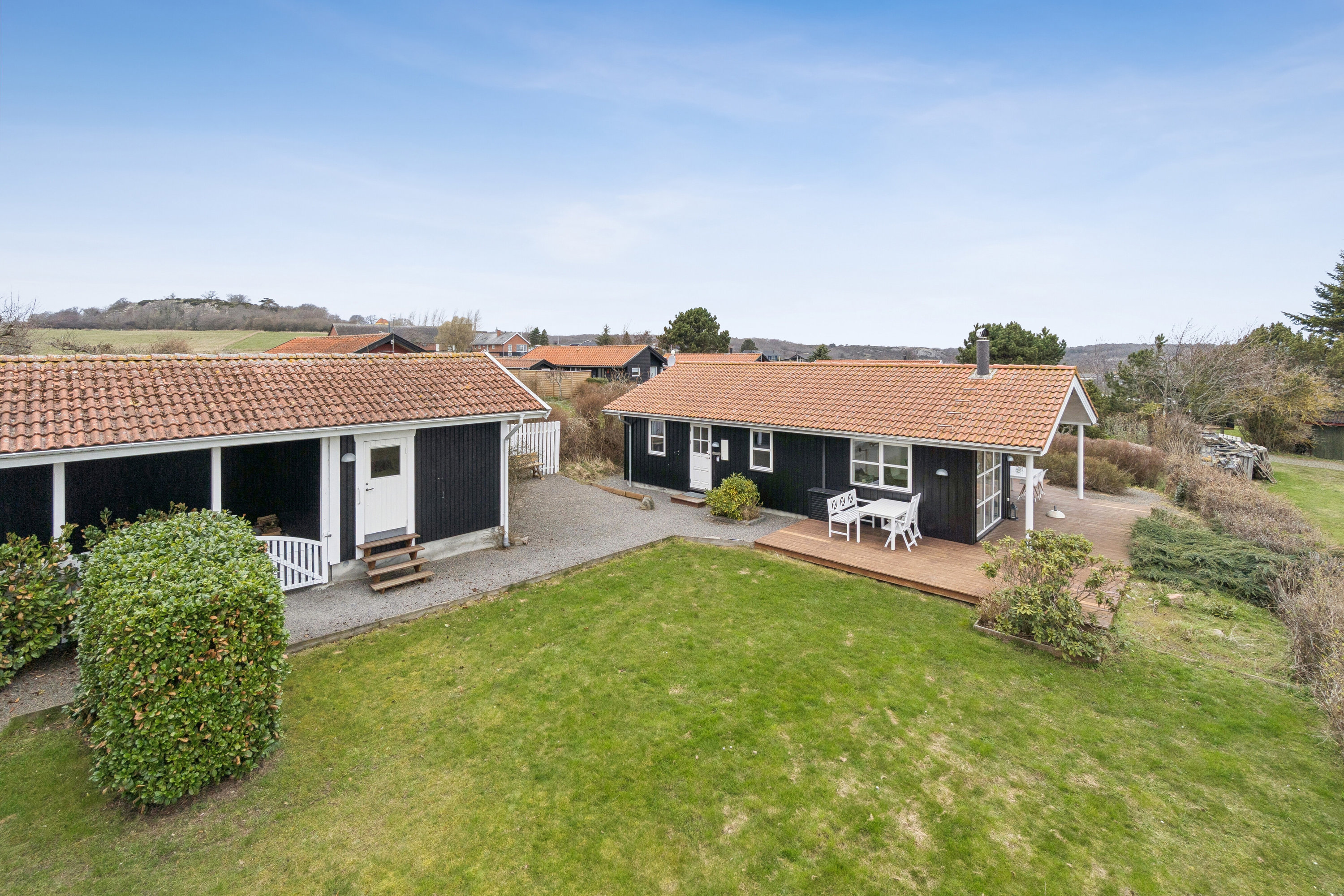 Fremhævet set fra haven billede i fuldskærmstilstand. Billede af Asteløkken 1, Sandvig, 3770 Allinge