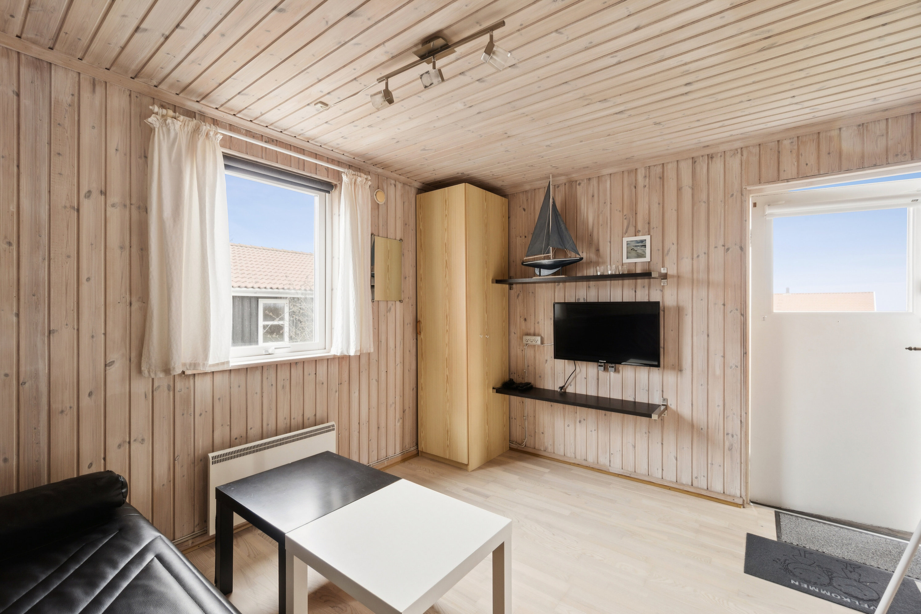 Fremhævet indendørs billede i fuldskærmstilstand. Billede af Asteløkken 1, Sandvig, 3770 Allinge