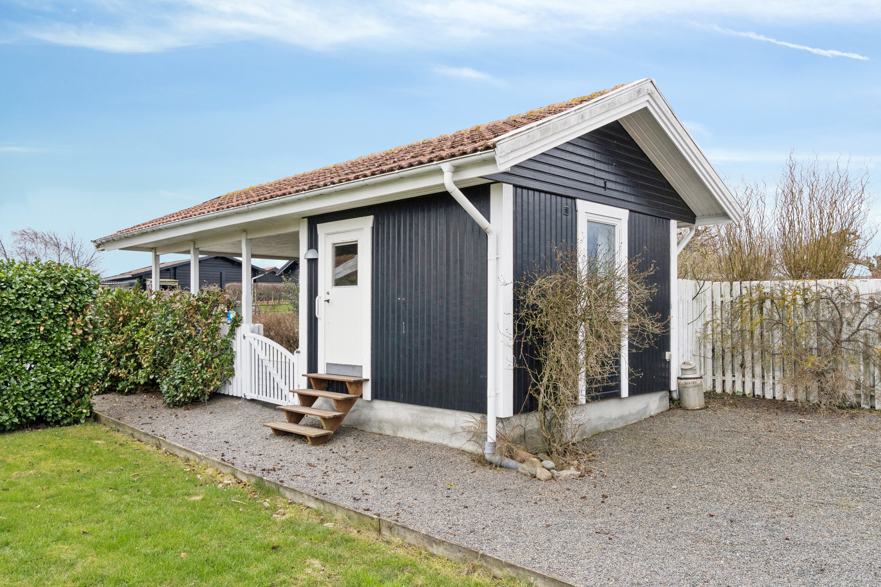 Fremhævet udendørs billede i fuldskærmstilstand. Billede af Asteløkken 1, Sandvig, 3770 Allinge