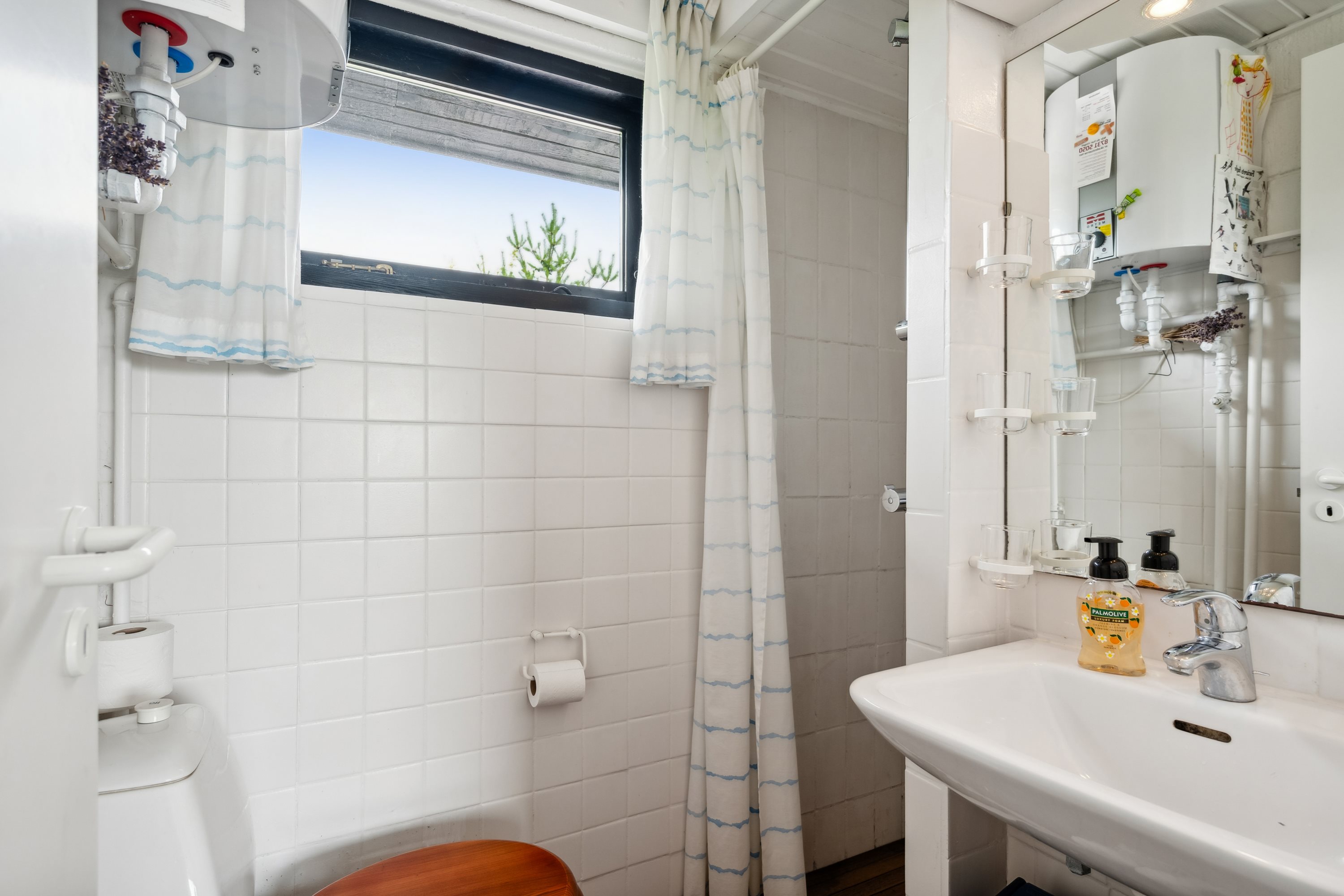 Fremhævet badeværelse billede i fuldskærmstilstand. Billede af Katamaranstien 7, Dråby Strand, 8400 Ebeltoft