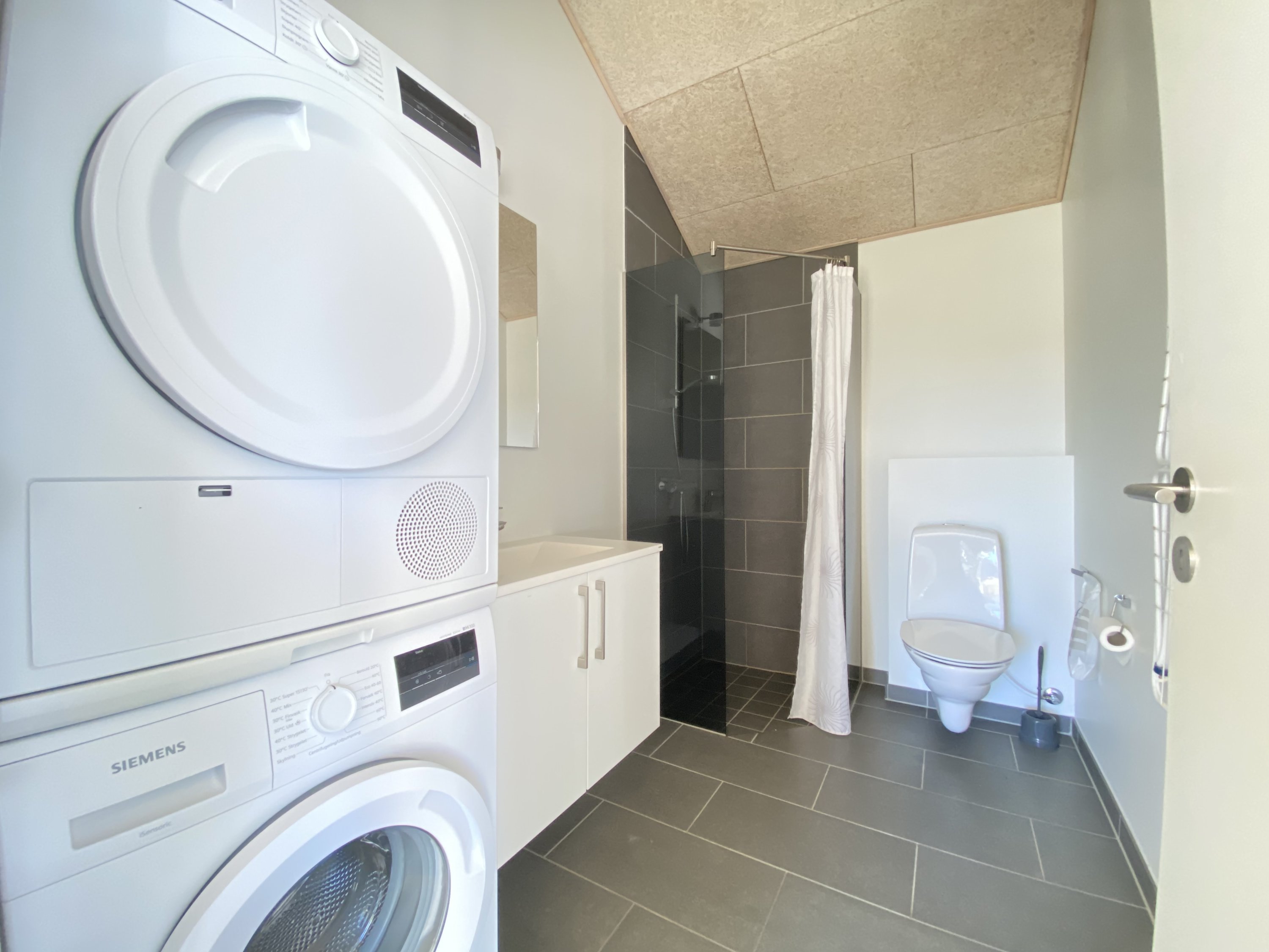 Fremhævet badeværelse billede i fuldskærmstilstand. Billede af Havstien 126, Søndervig, 6950 Ringkøbing