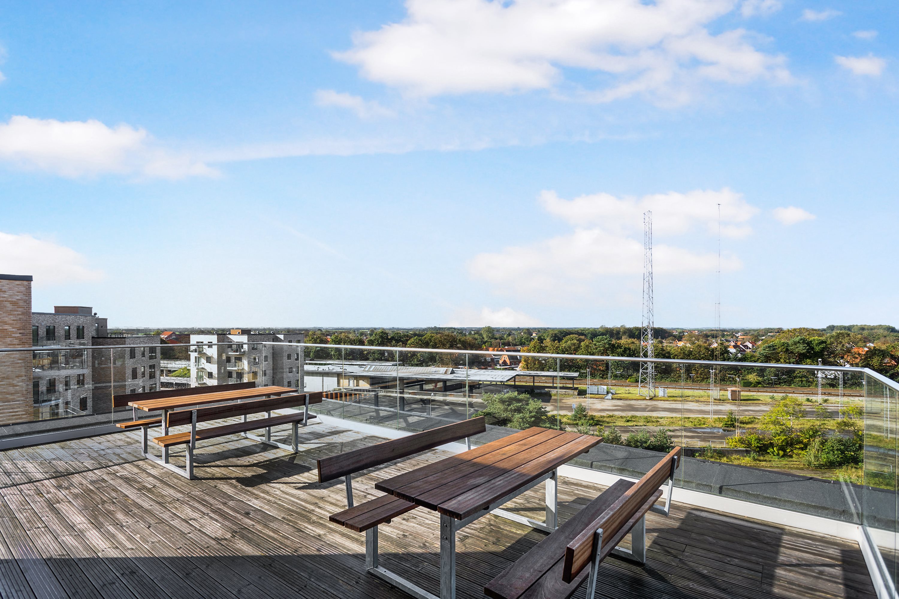 Fremhævet tagterrasse billede i fuldskærmstilstand. Billede af Peder Nielsens Gade 1, st.. 1., 9700 Brønderslev