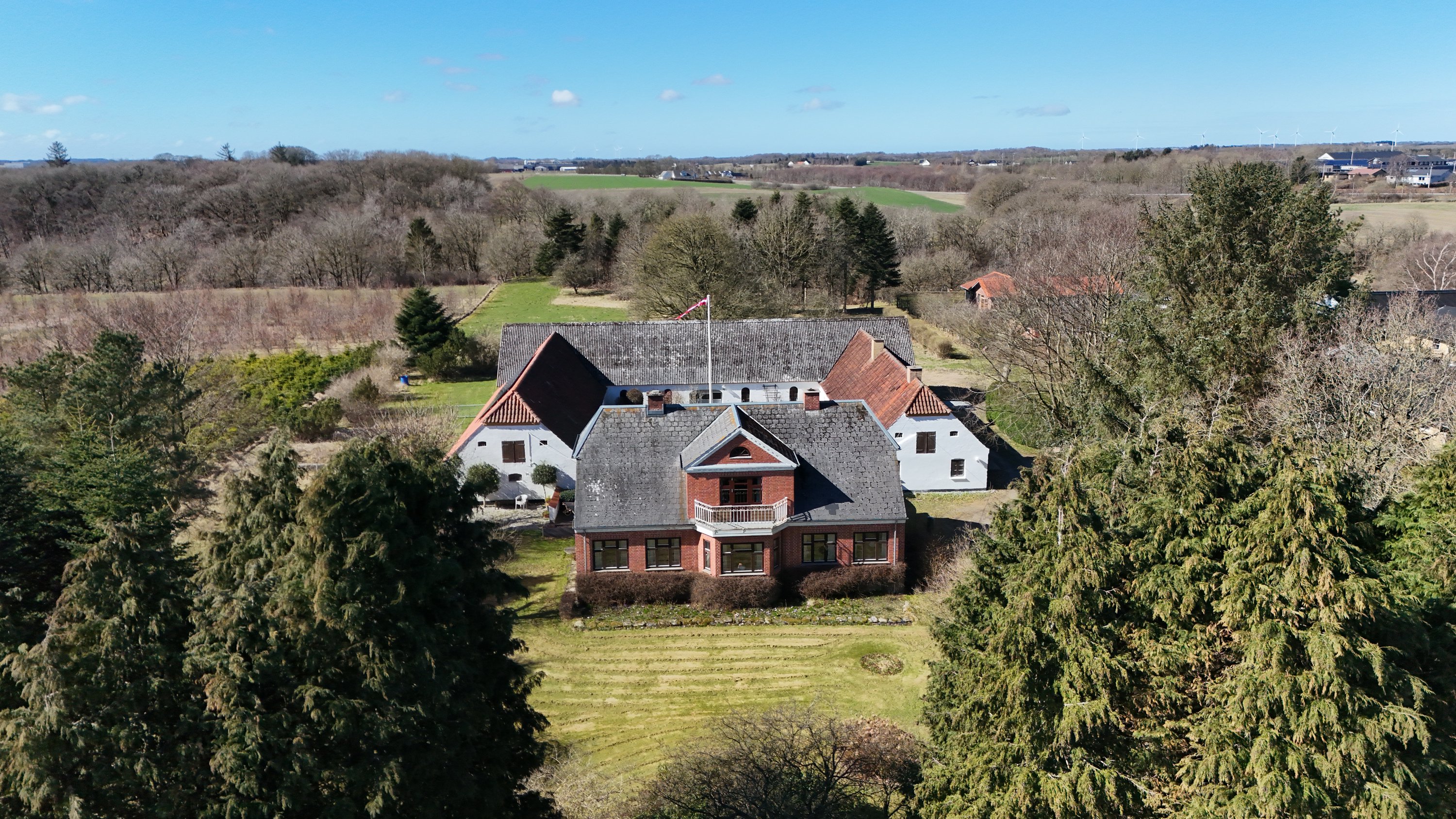 Fremhævet drone billede i fuldskærmstilstand. Billede af Frisdalsvej 16, Valsgård, 9500 Hobro