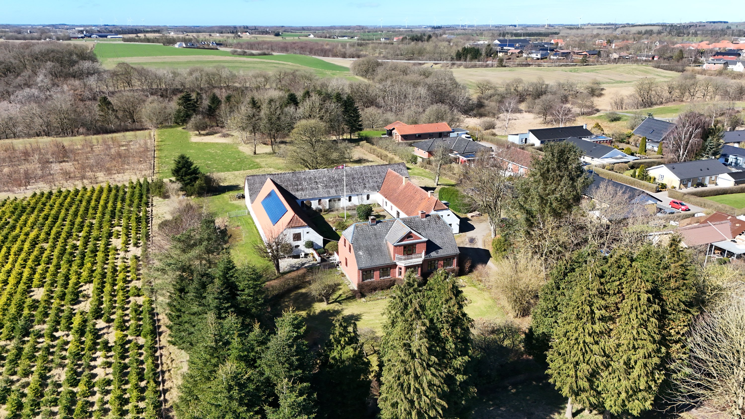 Fremhævet drone billede i fuldskærmstilstand. Billede af Frisdalsvej 16, Valsgård, 9500 Hobro