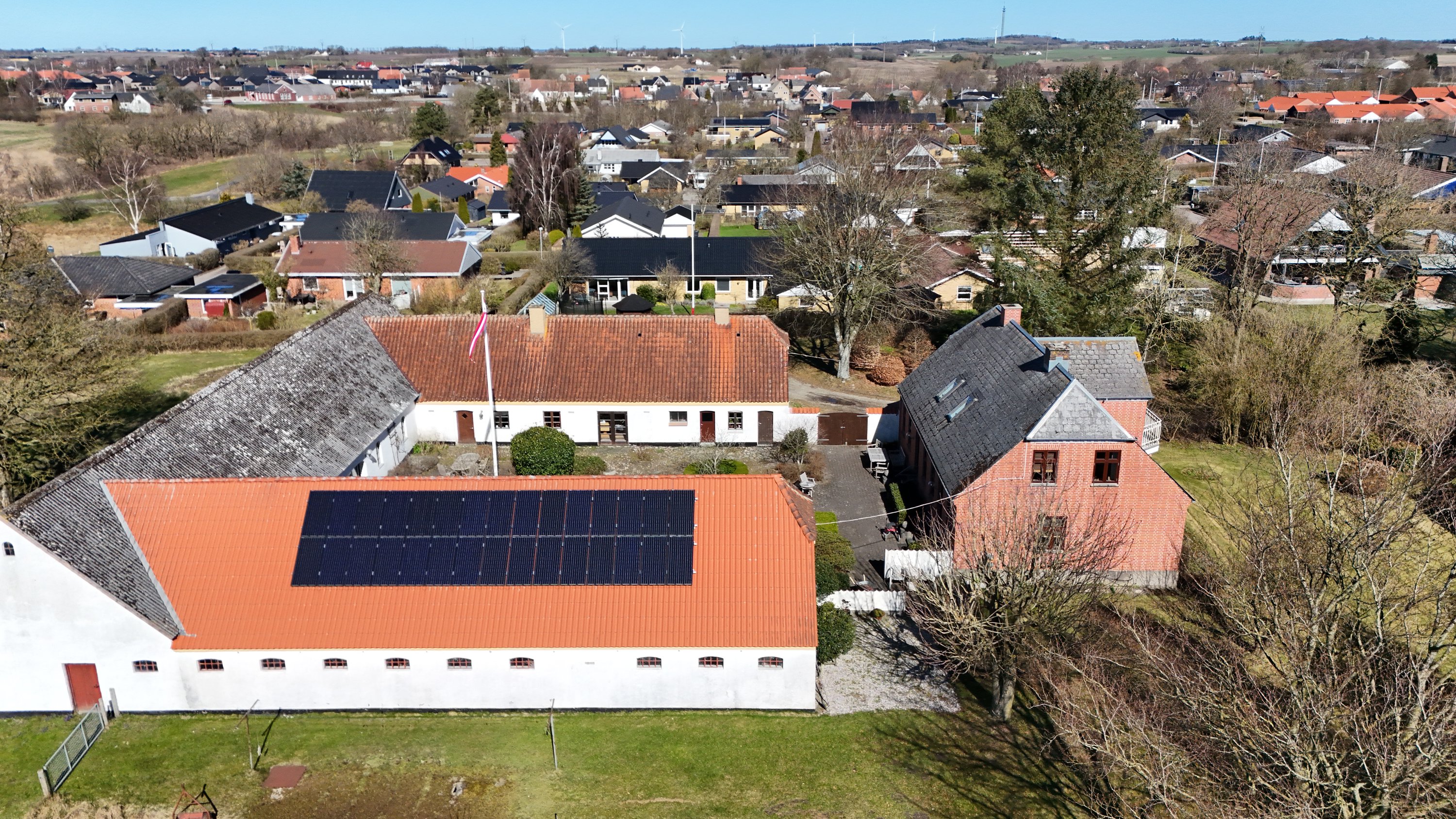 Fremhævet drone billede i fuldskærmstilstand. Billede af Frisdalsvej 16, Valsgård, 9500 Hobro