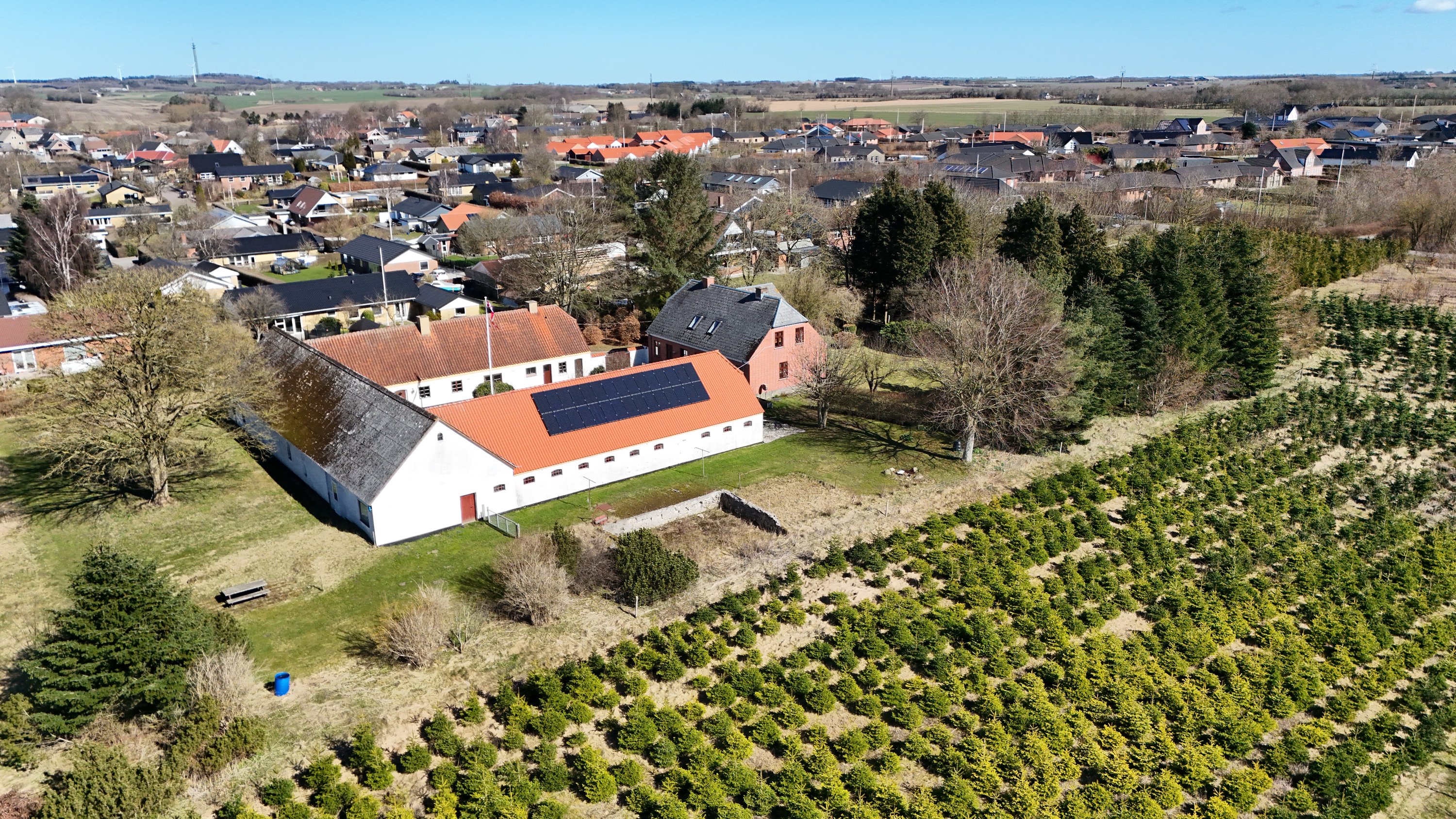 Fremhævet drone billede i fuldskærmstilstand. Billede af Frisdalsvej 16, Valsgård, 9500 Hobro