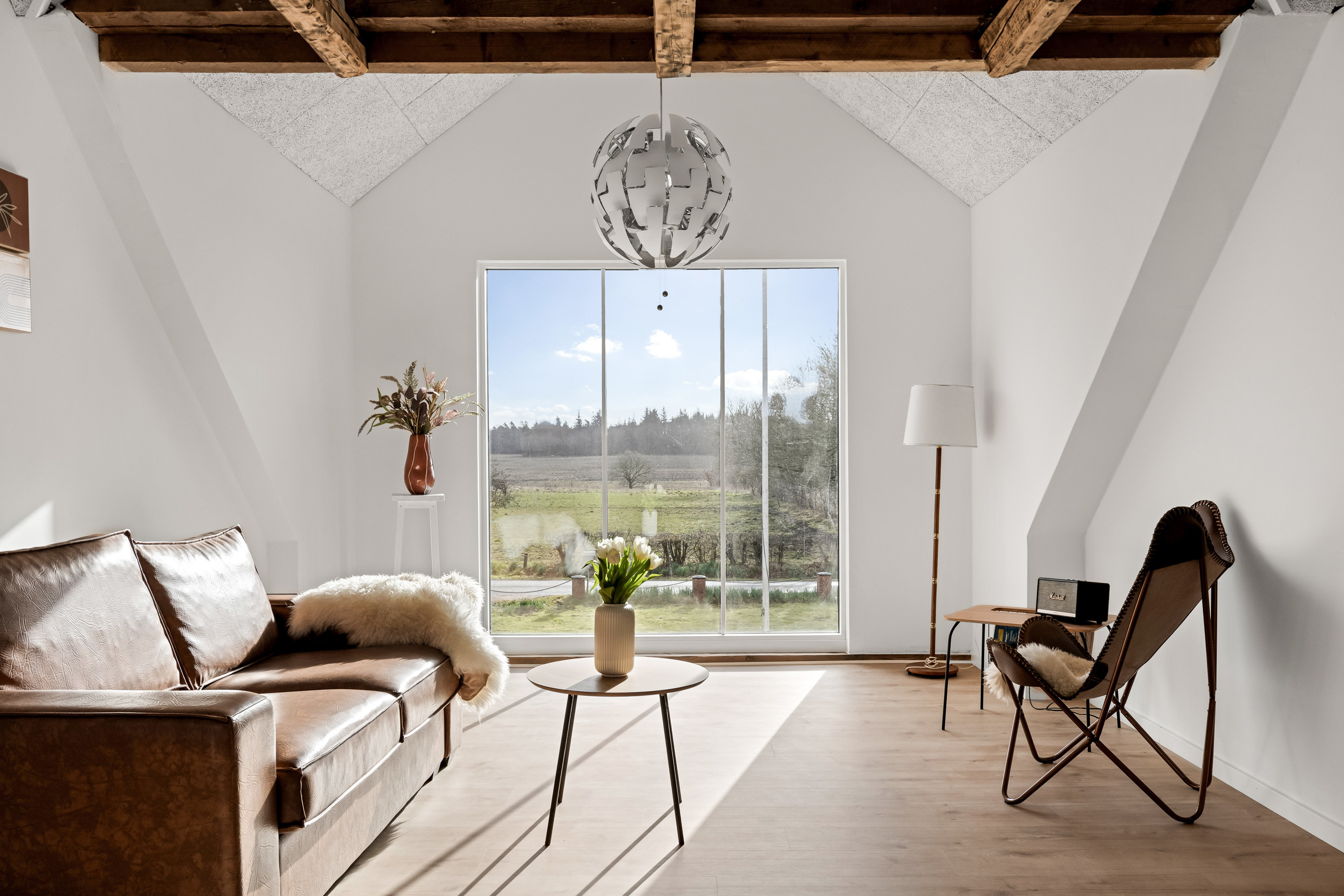 Fremhævet stue billede i fuldskærmstilstand. Billede af Povlskrovej 45, Overby, 6780 Skærbæk