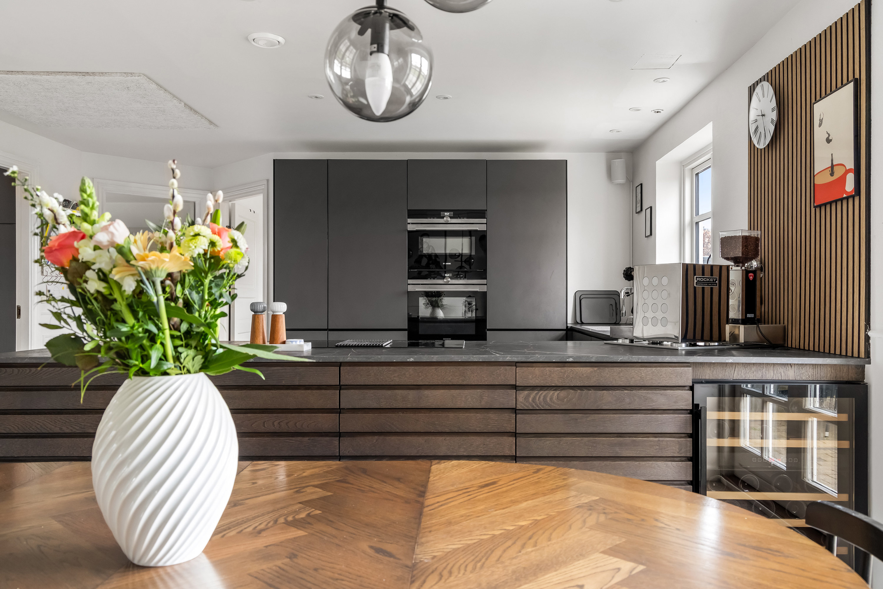 Fremhævet køkken alrum billede i fuldskærmstilstand. Billede af Hasselvej 2, Jørlunde, 3550 Slangerup