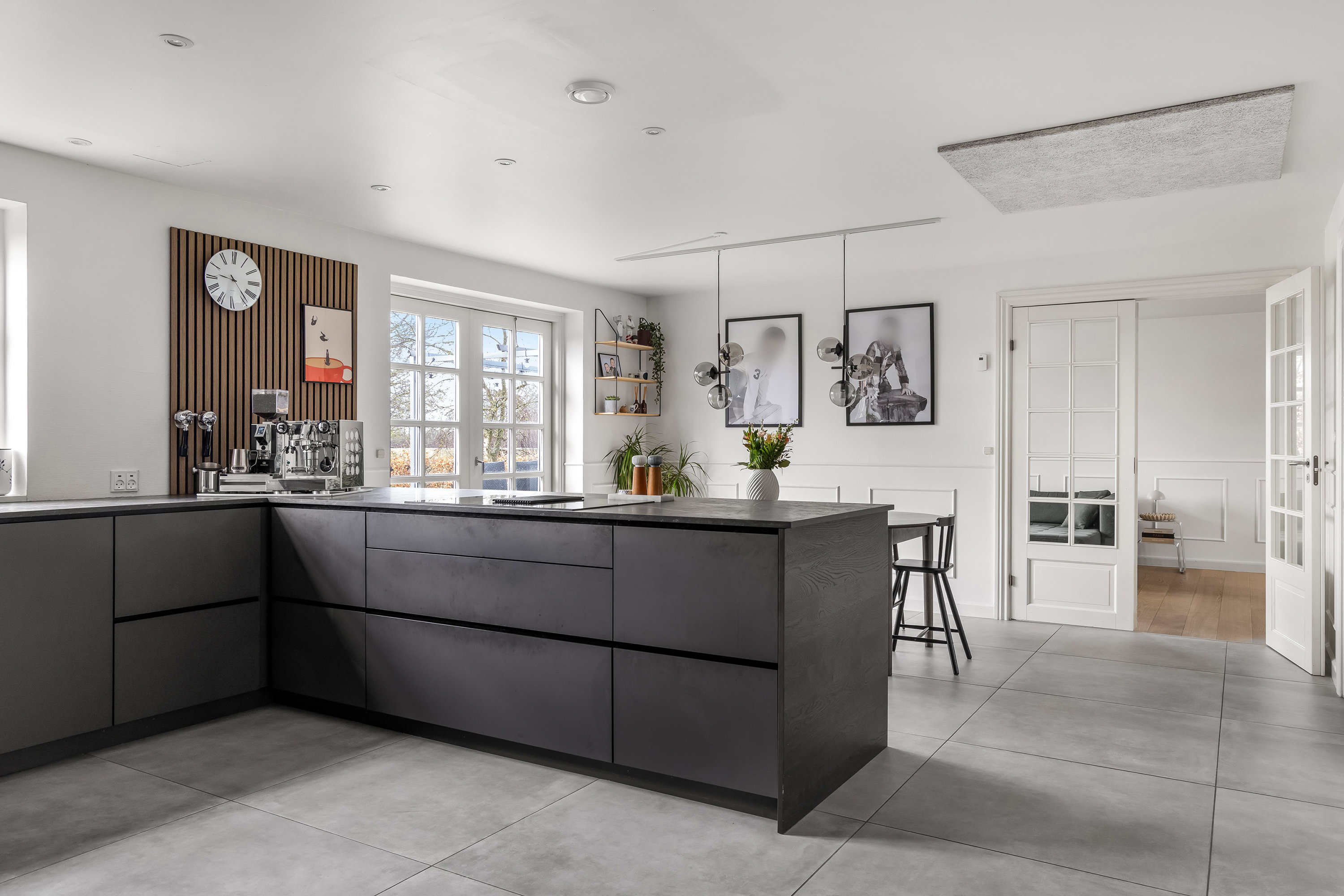 Fremhævet køkken alrum billede i fuldskærmstilstand. Billede af Hasselvej 2, Jørlunde, 3550 Slangerup