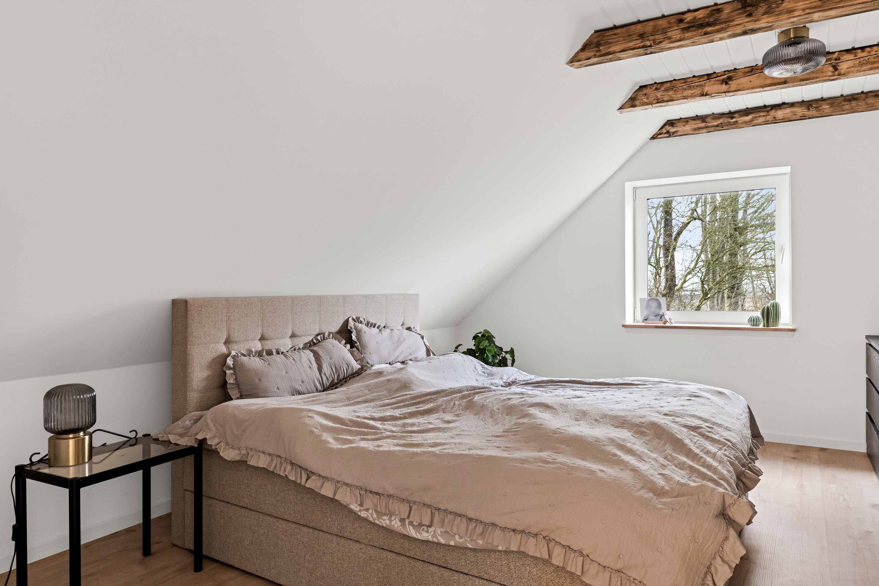 Fremhævet soveværelse billede i fuldskærmstilstand. Billede af Povlskrovej 45, Overby, 6780 Skærbæk