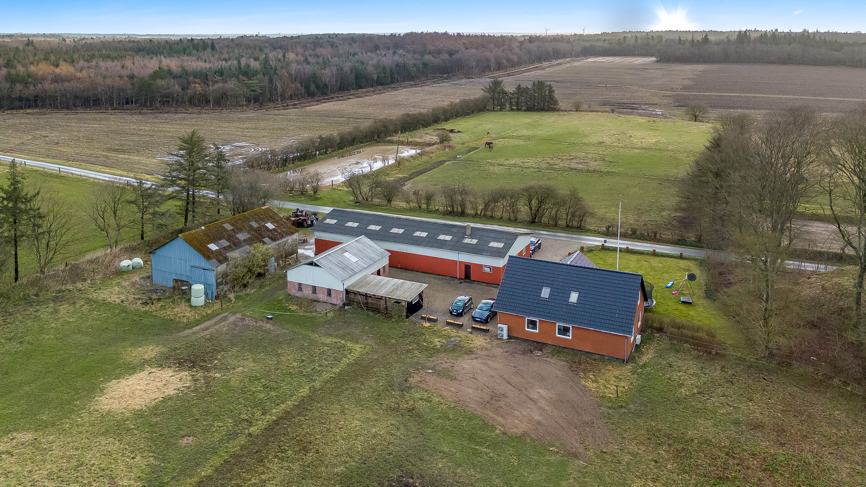 Fremhævet luftfoto billede i fuldskærmstilstand. Billede af Povlskrovej 45, Overby, 6780 Skærbæk