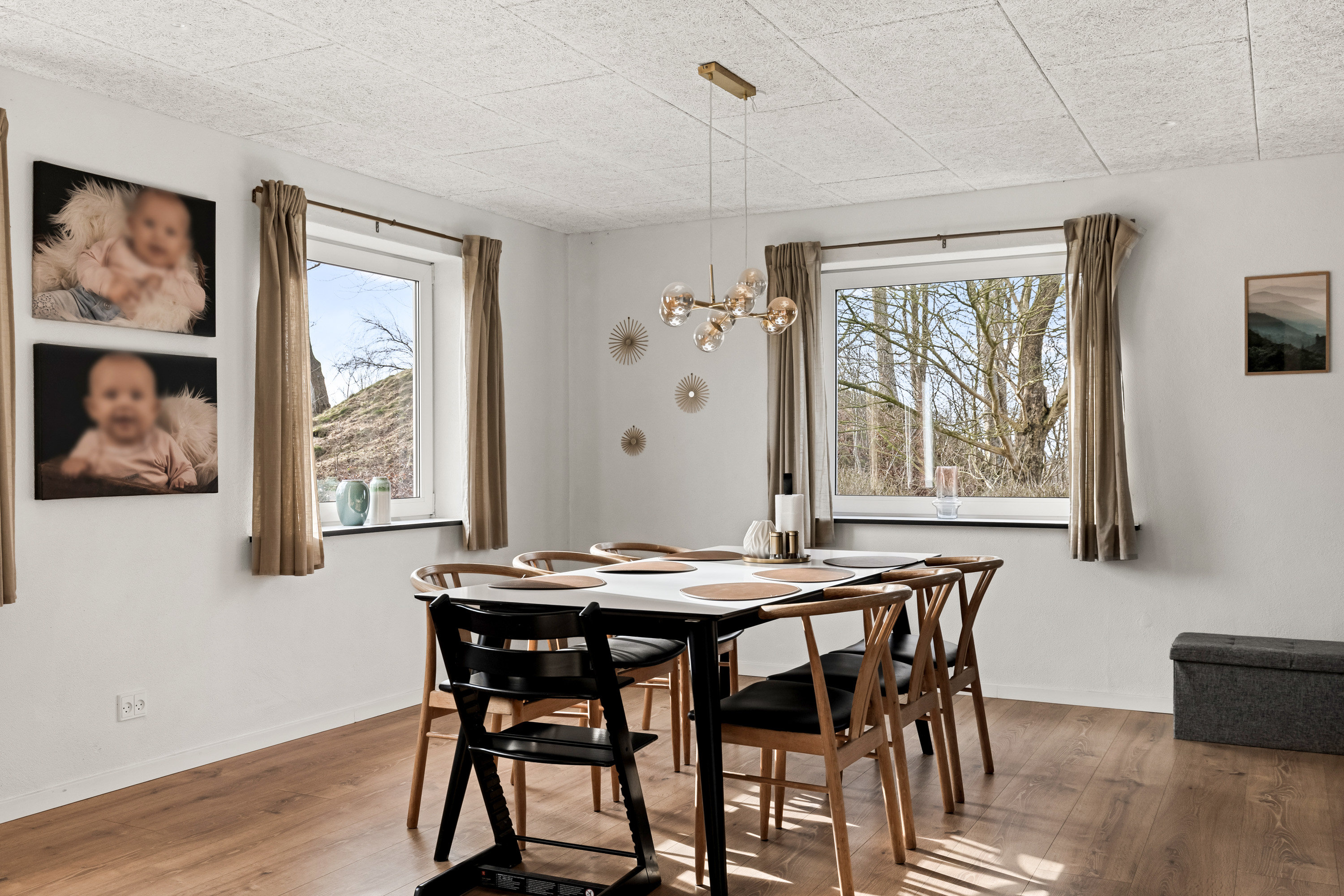 Fremhævet stue billede i fuldskærmstilstand. Billede af Povlskrovej 45, Overby, 6780 Skærbæk