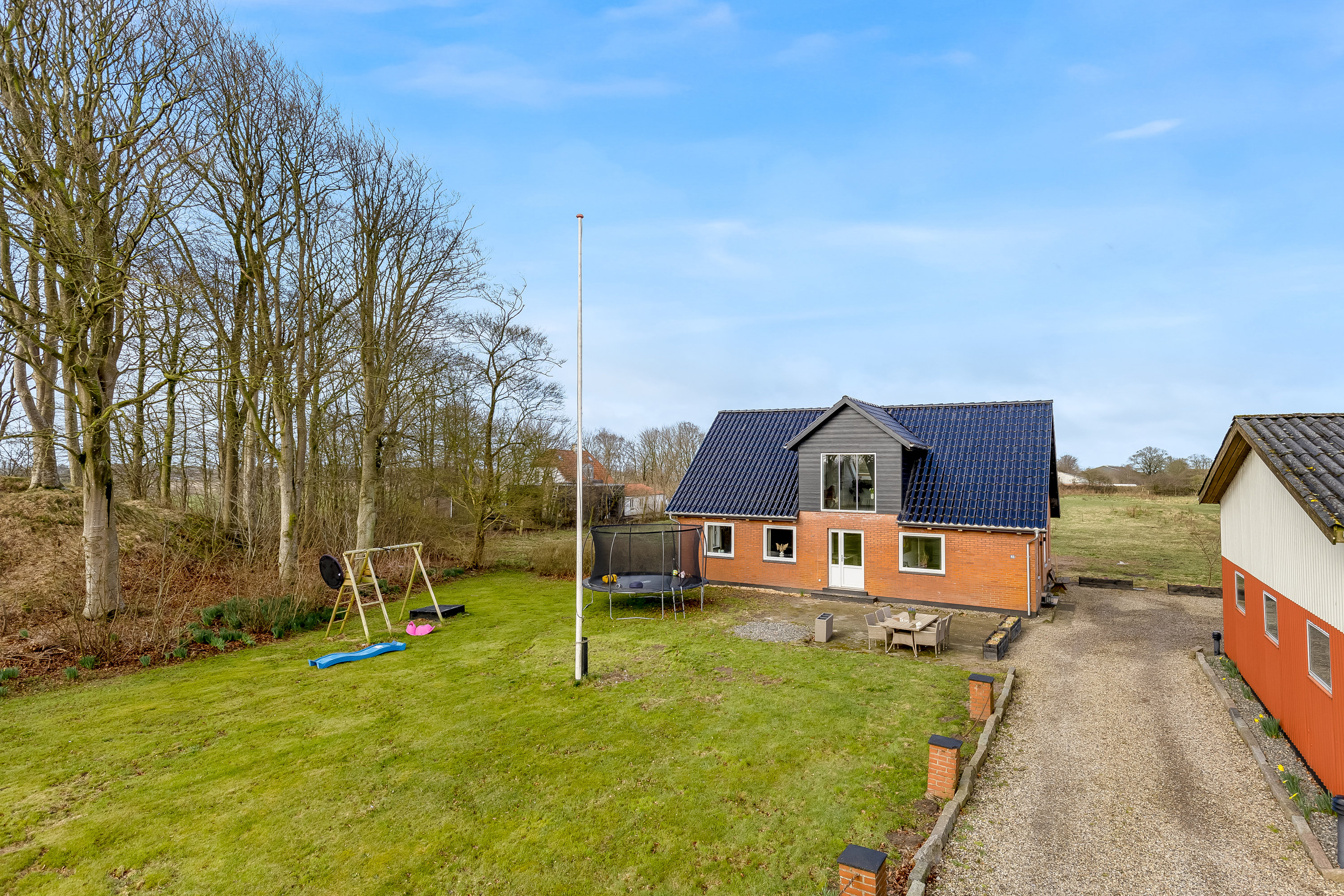 Fremhævet facade billede i fuldskærmstilstand. Billede af Povlskrovej 45, Overby, 6780 Skærbæk