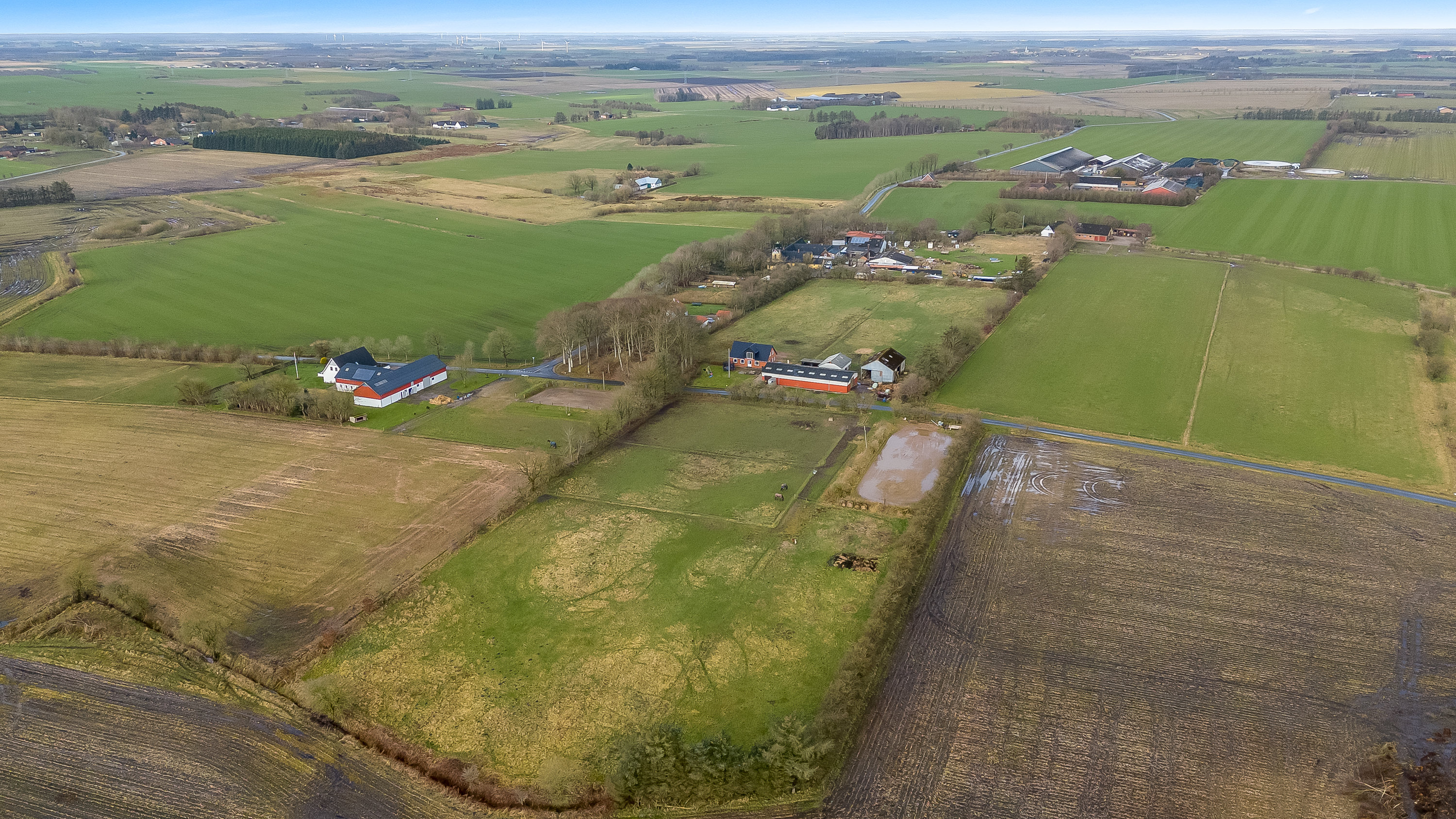 Fremhævet luftfoto billede i fuldskærmstilstand. Billede af Povlskrovej 45, Overby, 6780 Skærbæk