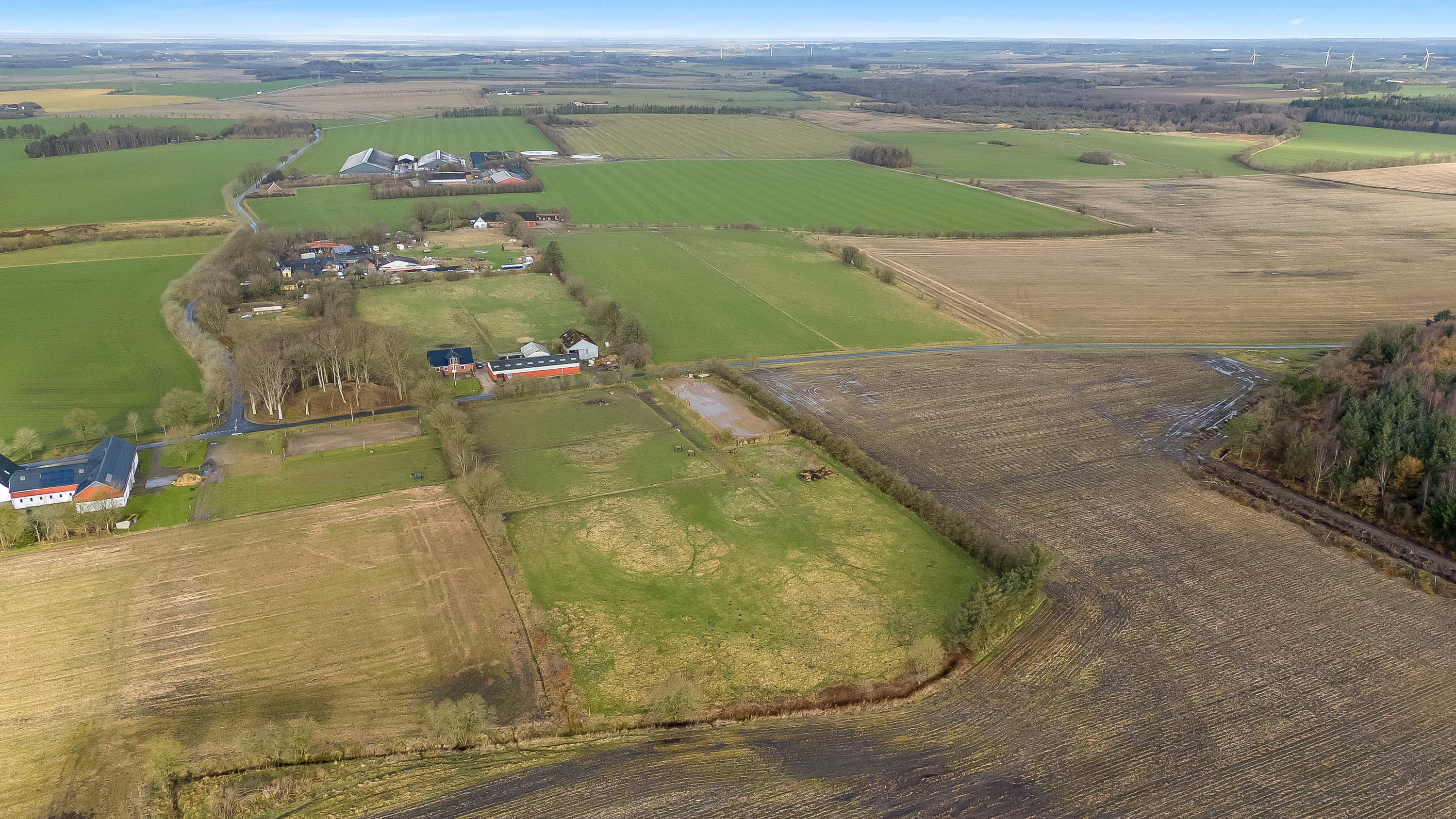 Fremhævet luftfoto billede i fuldskærmstilstand. Billede af Povlskrovej 45, Overby, 6780 Skærbæk
