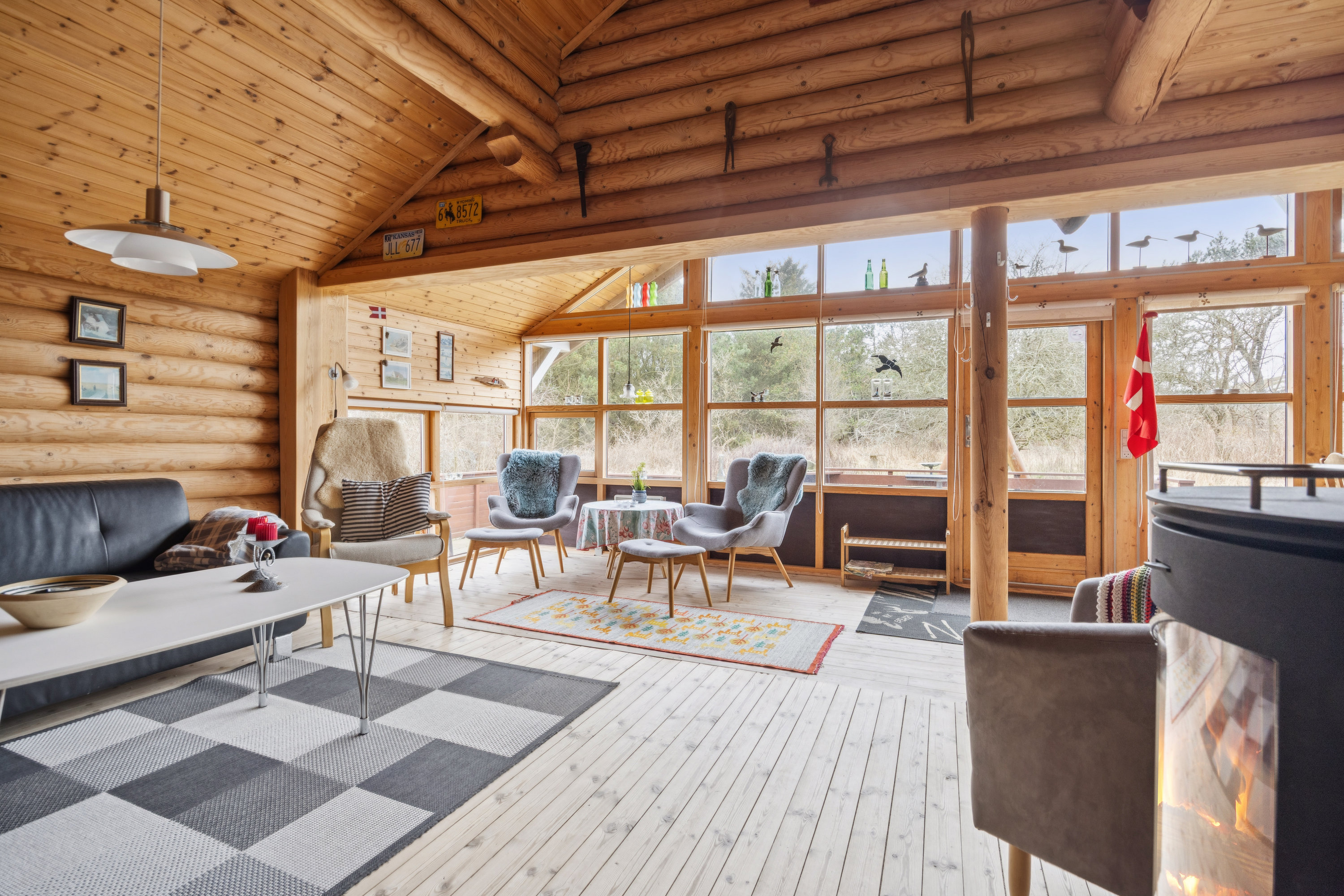 Fremhævet stue billede i fuldskærmstilstand. Billede af Fyrreklitten 10, Tornby, 9850 Hirtshals