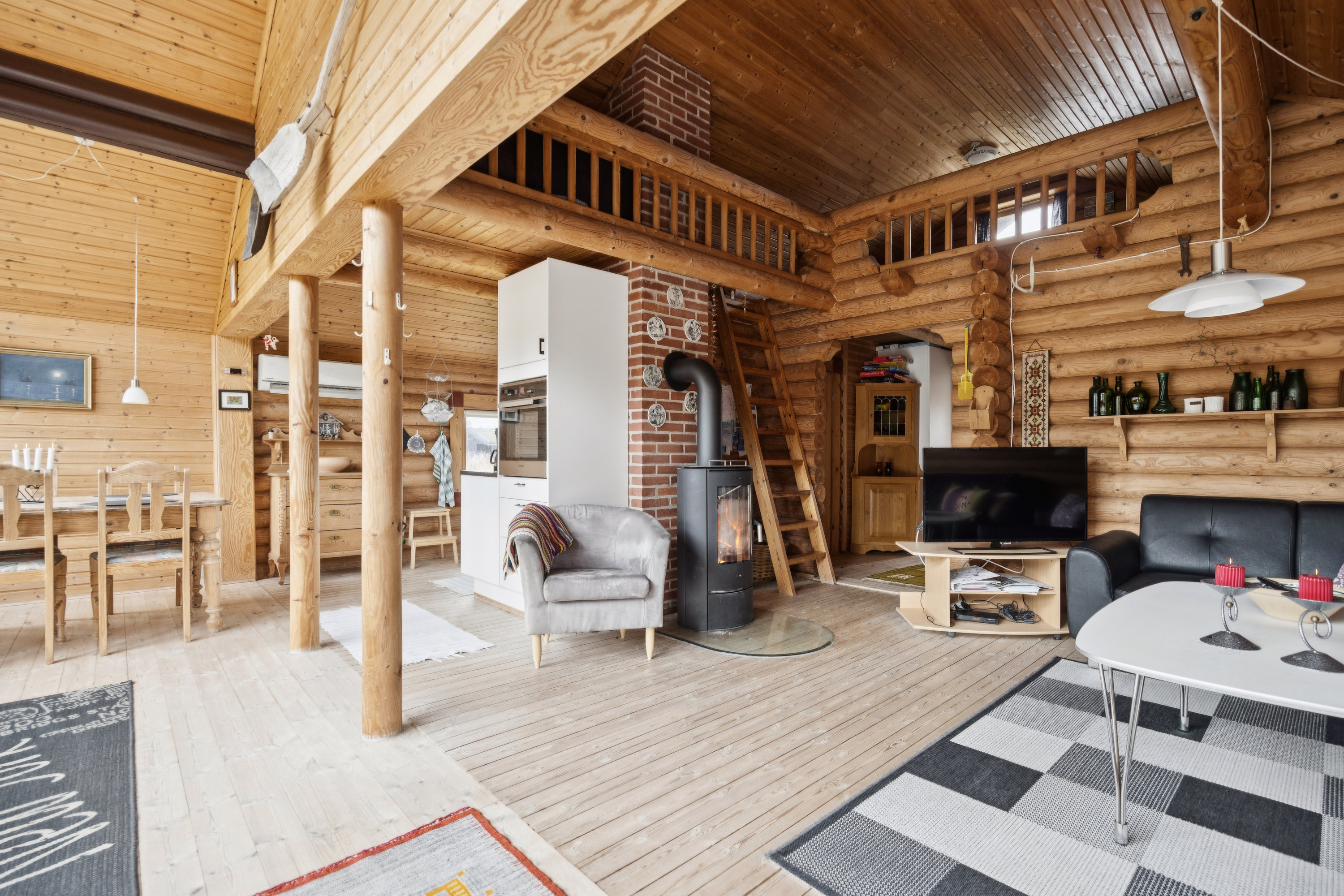 Fremhævet stue billede i fuldskærmstilstand. Billede af Fyrreklitten 10, Tornby, 9850 Hirtshals