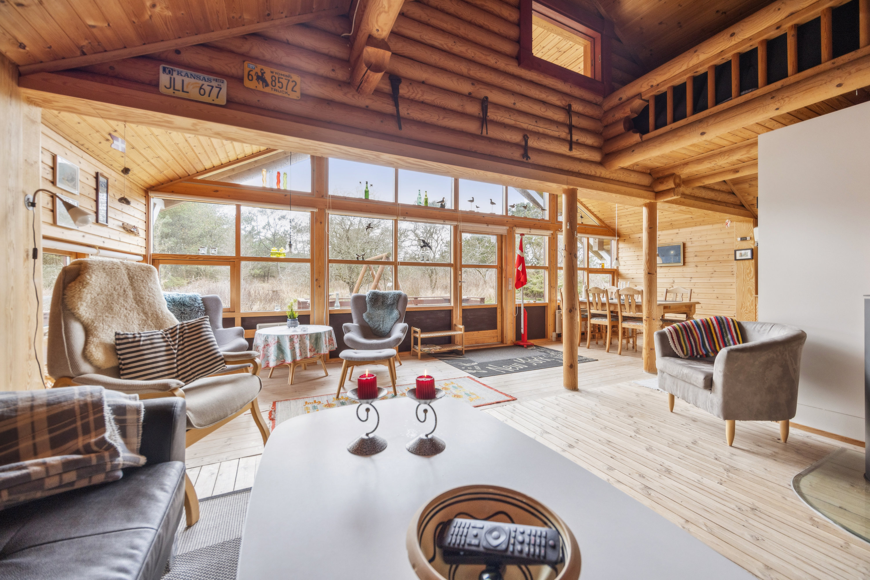 Fremhævet stue billede i fuldskærmstilstand. Billede af Fyrreklitten 10, Tornby, 9850 Hirtshals