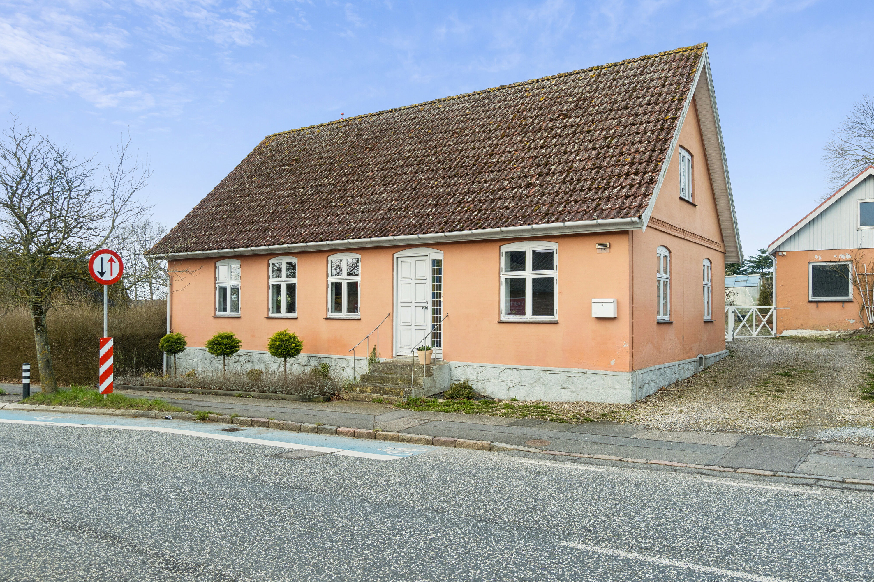 Fremhævet set fra vejen billede i fuldskærmstilstand. Billede af Flakkebjerg Hovedgade 16, Flakkebjerg, 4200 Slagelse