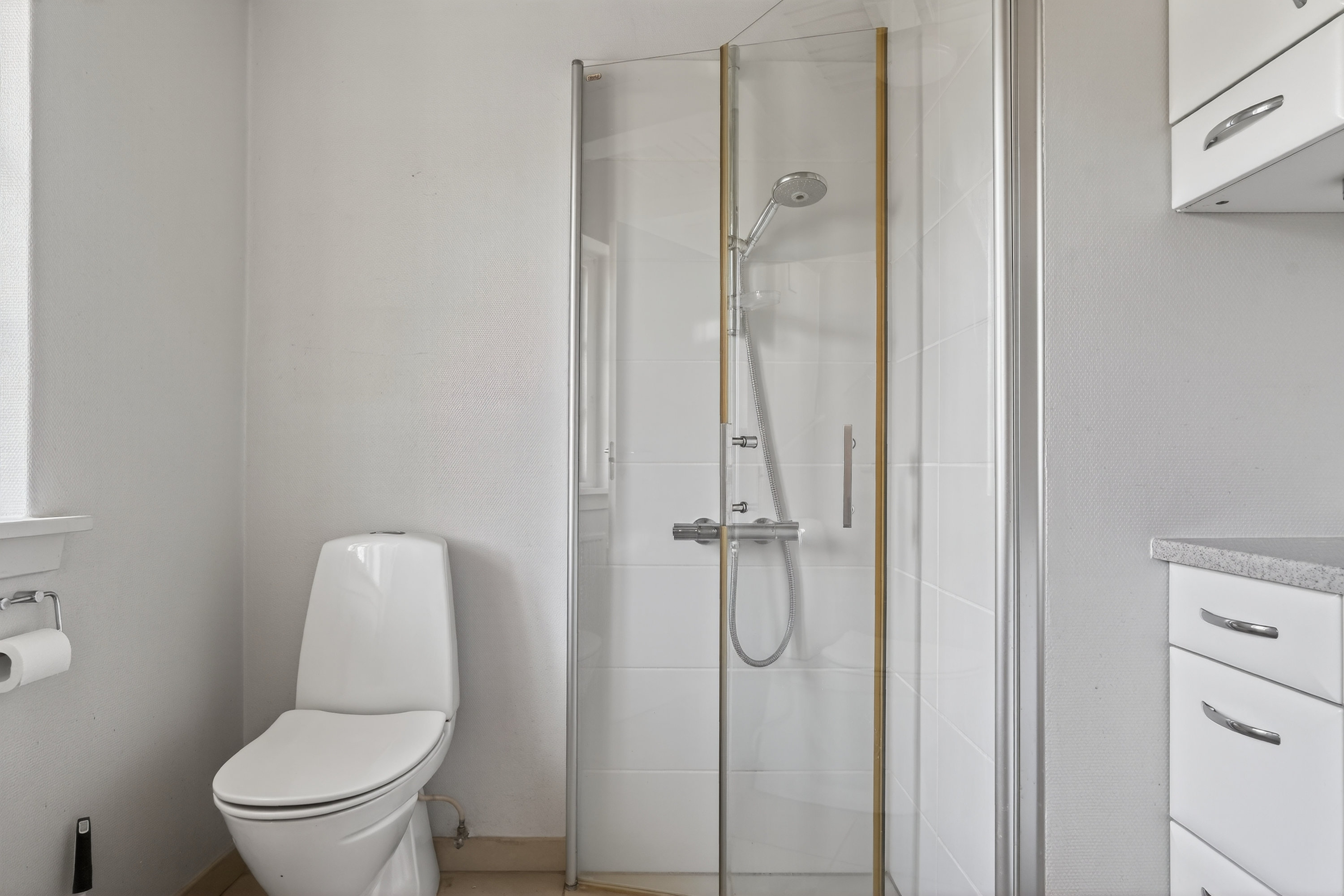 Fremhævet badeværelse billede i fuldskærmstilstand. Billede af Digterparken 17A, 4500 Nykøbing Sj