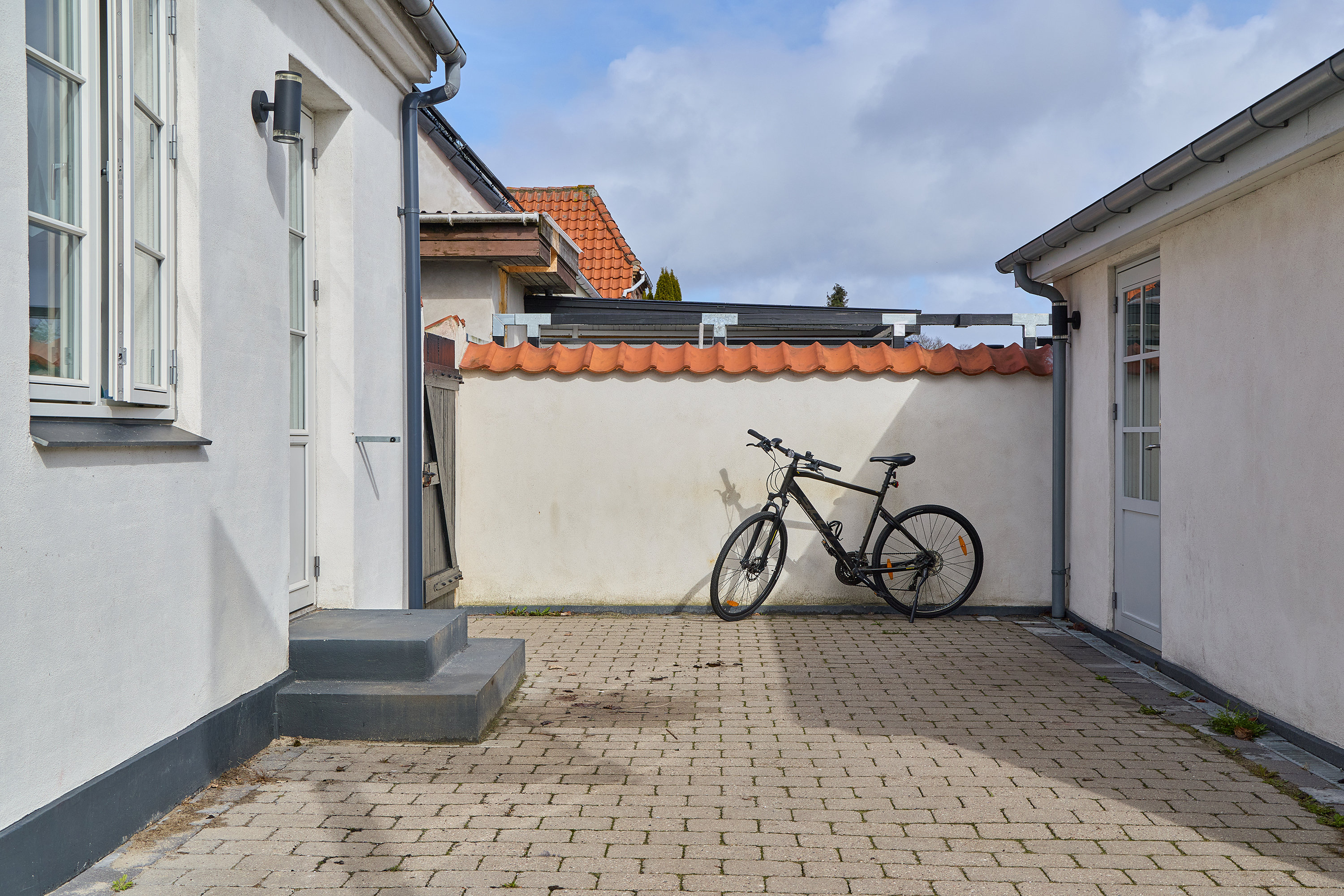 Fremhævet gårdhave billede i fuldskærmstilstand. Billede af Marbækvej 23, 3600 Frederikssund