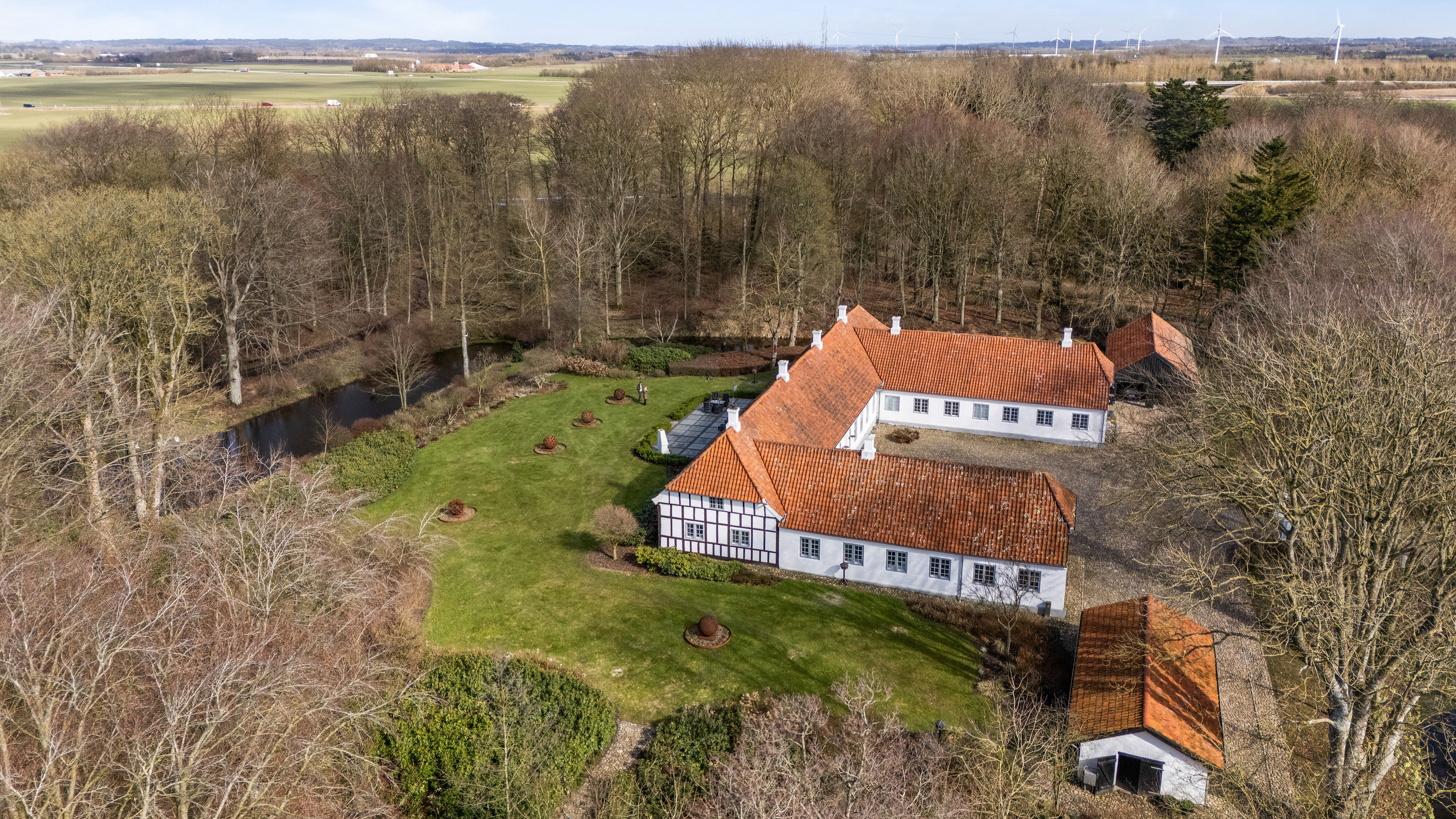 Fremhævet set fra haven billede i fuldskærmstilstand. Billede af Fuglsigvej 161, 9800 Hjørring