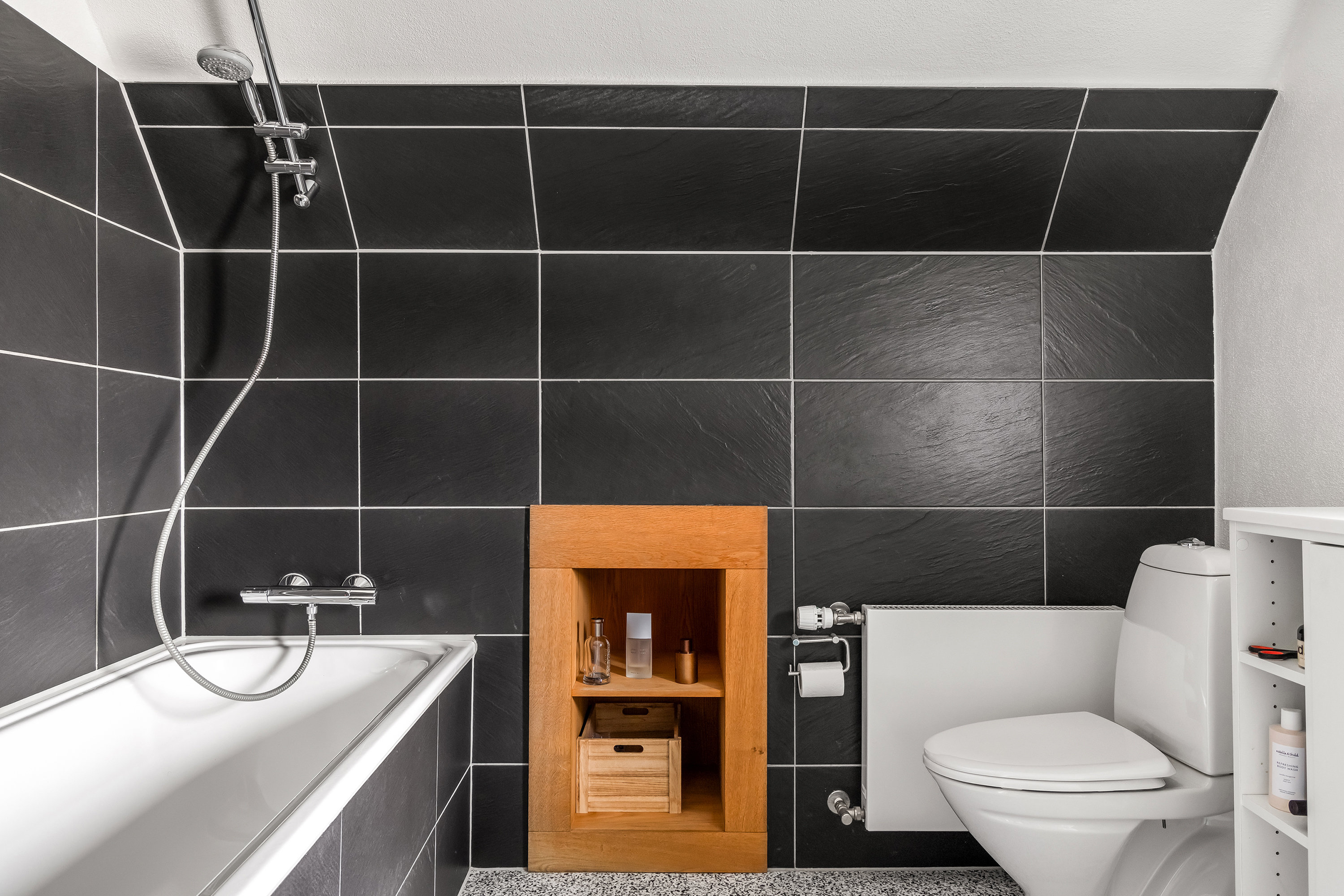 Fremhævet badeværelse billede i fuldskærmstilstand. Billede af Marbækvej 23, 3600 Frederikssund