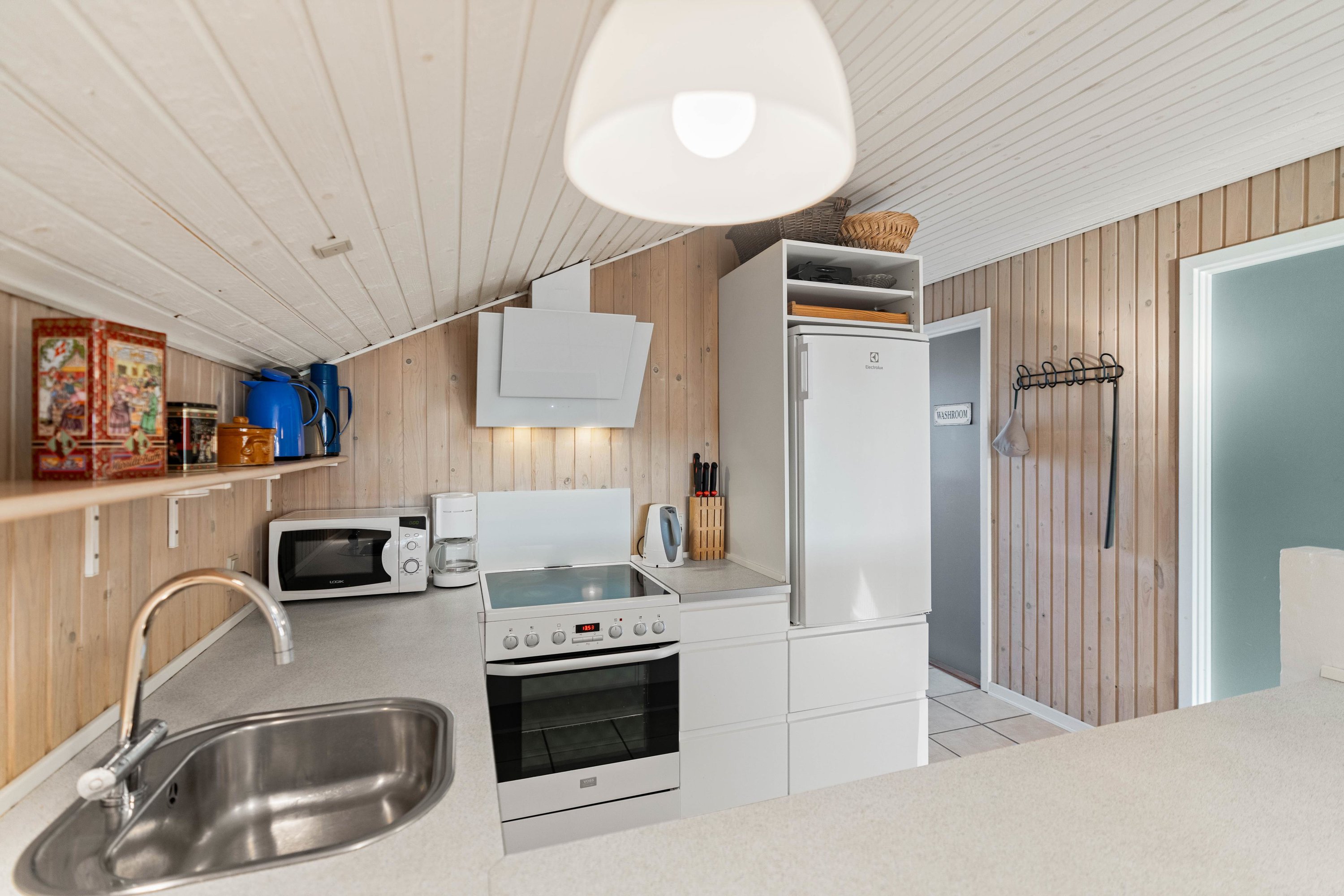 Fremhævet køkken alrum  billede i fuldskærmstilstand. Billede af Bilbergsvej 49, Bjerregaard, 6960 Hvide Sande