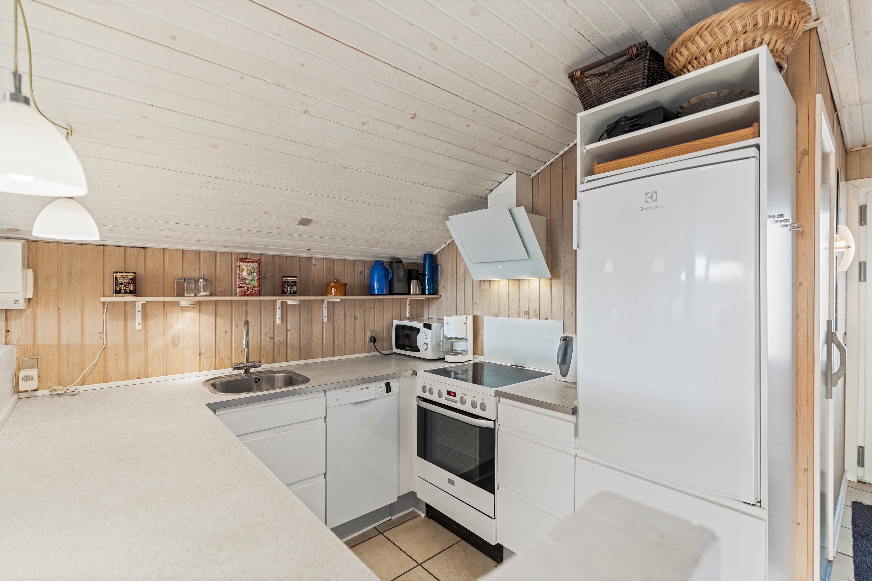 Fremhævet køkken alrum  billede i fuldskærmstilstand. Billede af Bilbergsvej 49, Bjerregaard, 6960 Hvide Sande