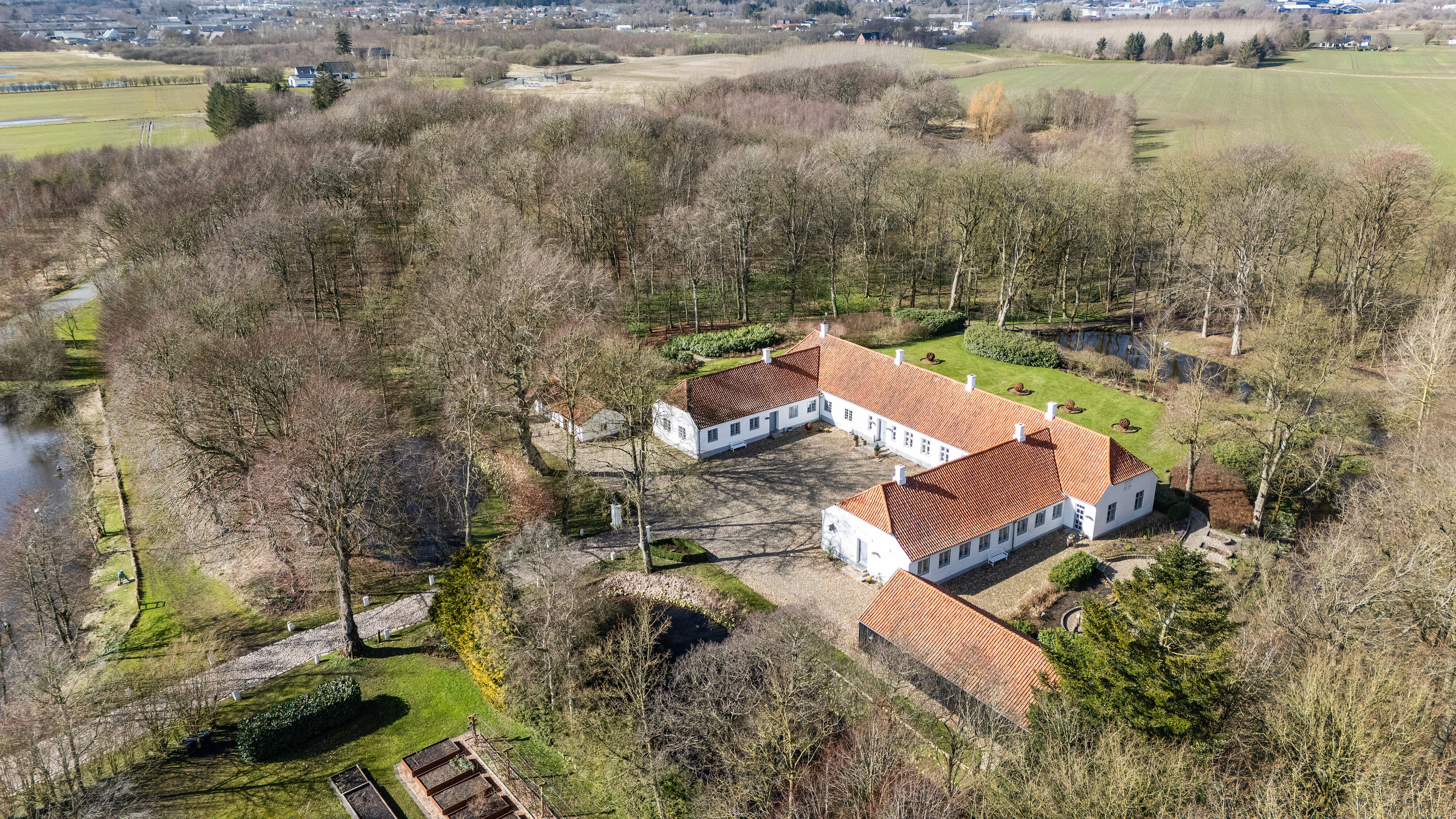 Fremhævet set fra haven billede i fuldskærmstilstand. Billede af Fuglsigvej 161, 9800 Hjørring