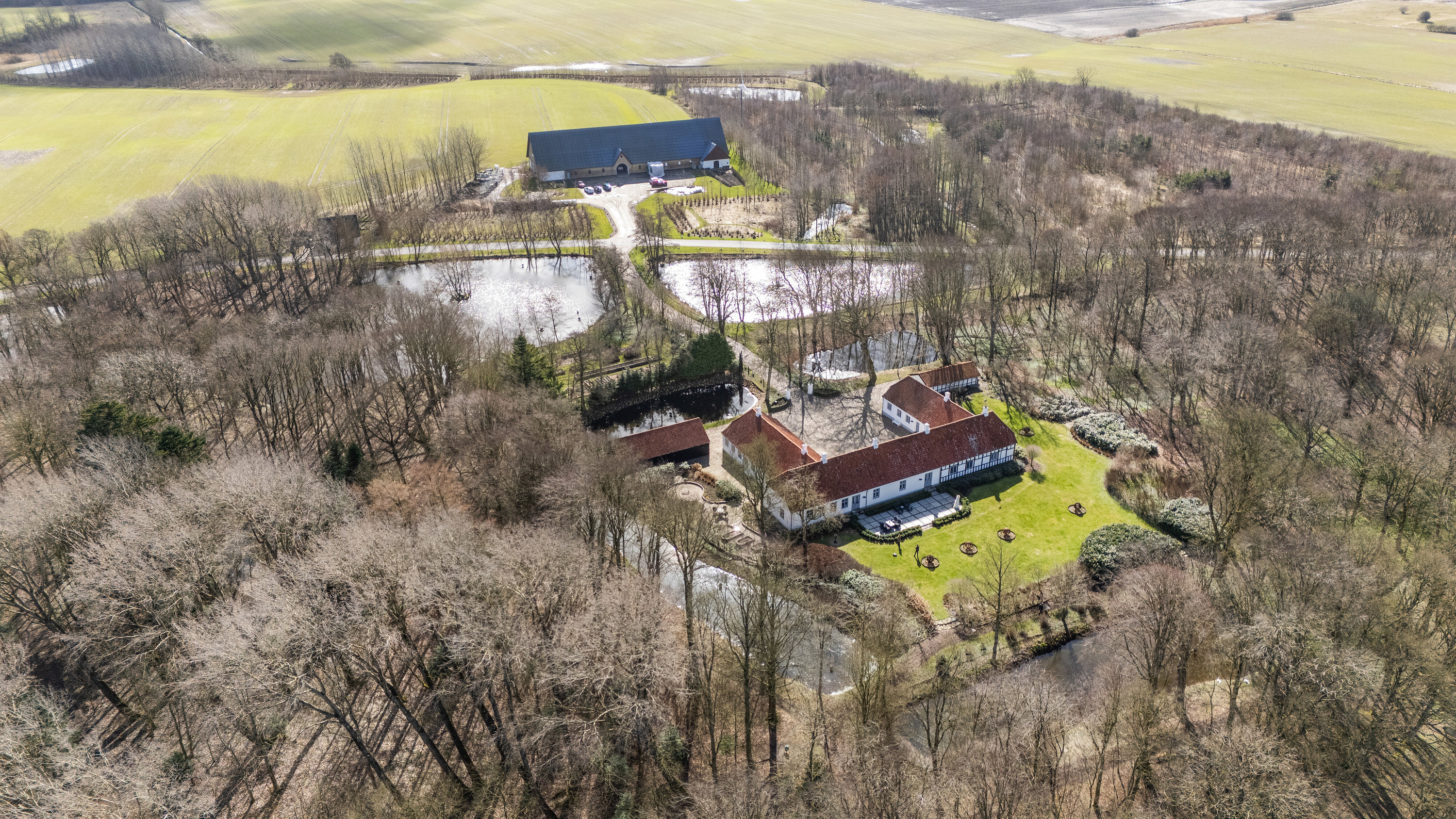 Fremhævet set fra haven billede i fuldskærmstilstand. Billede af Fuglsigvej 161, 9800 Hjørring