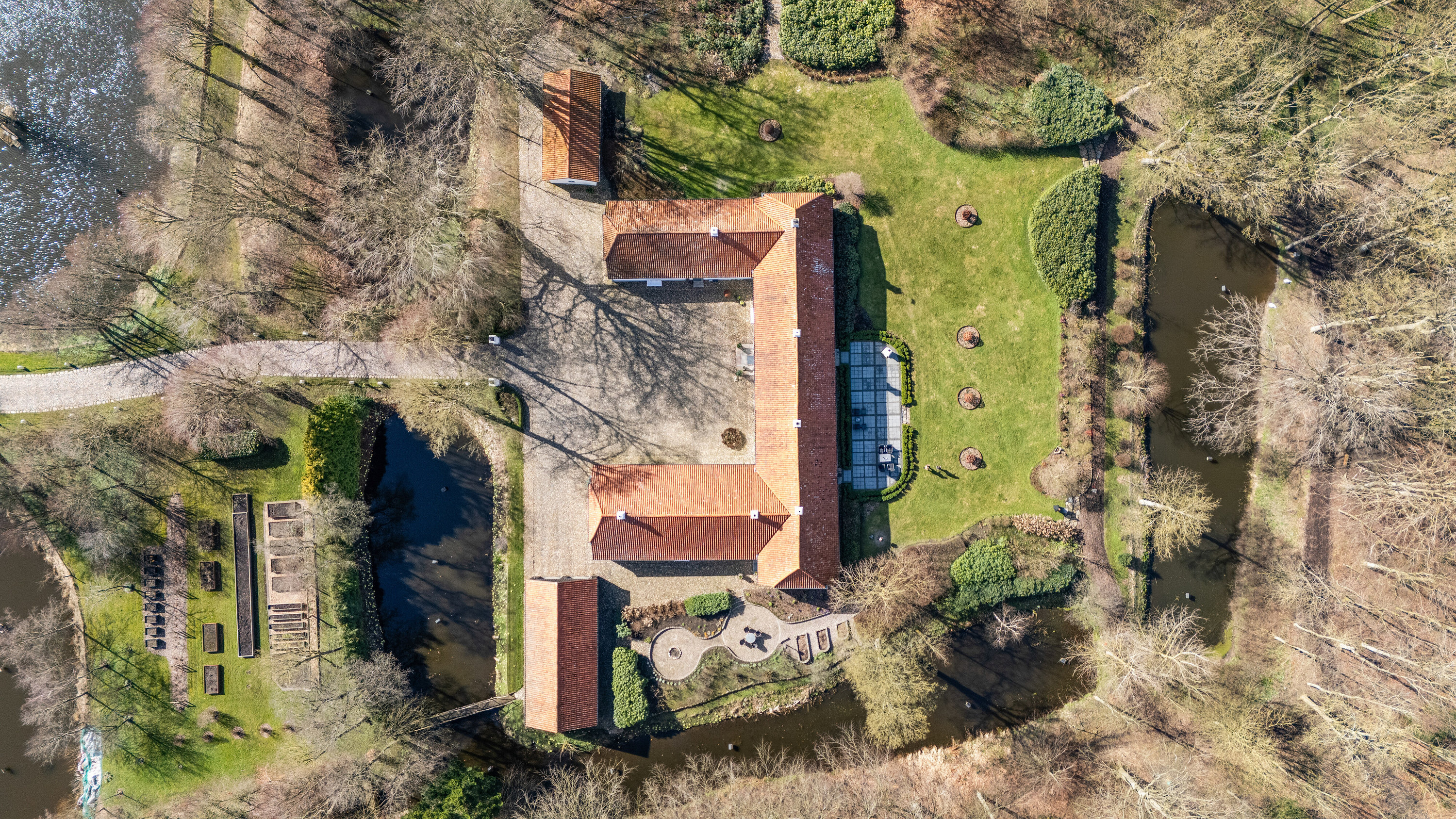 Fremhævet set fra haven billede i fuldskærmstilstand. Billede af Fuglsigvej 161, 9800 Hjørring