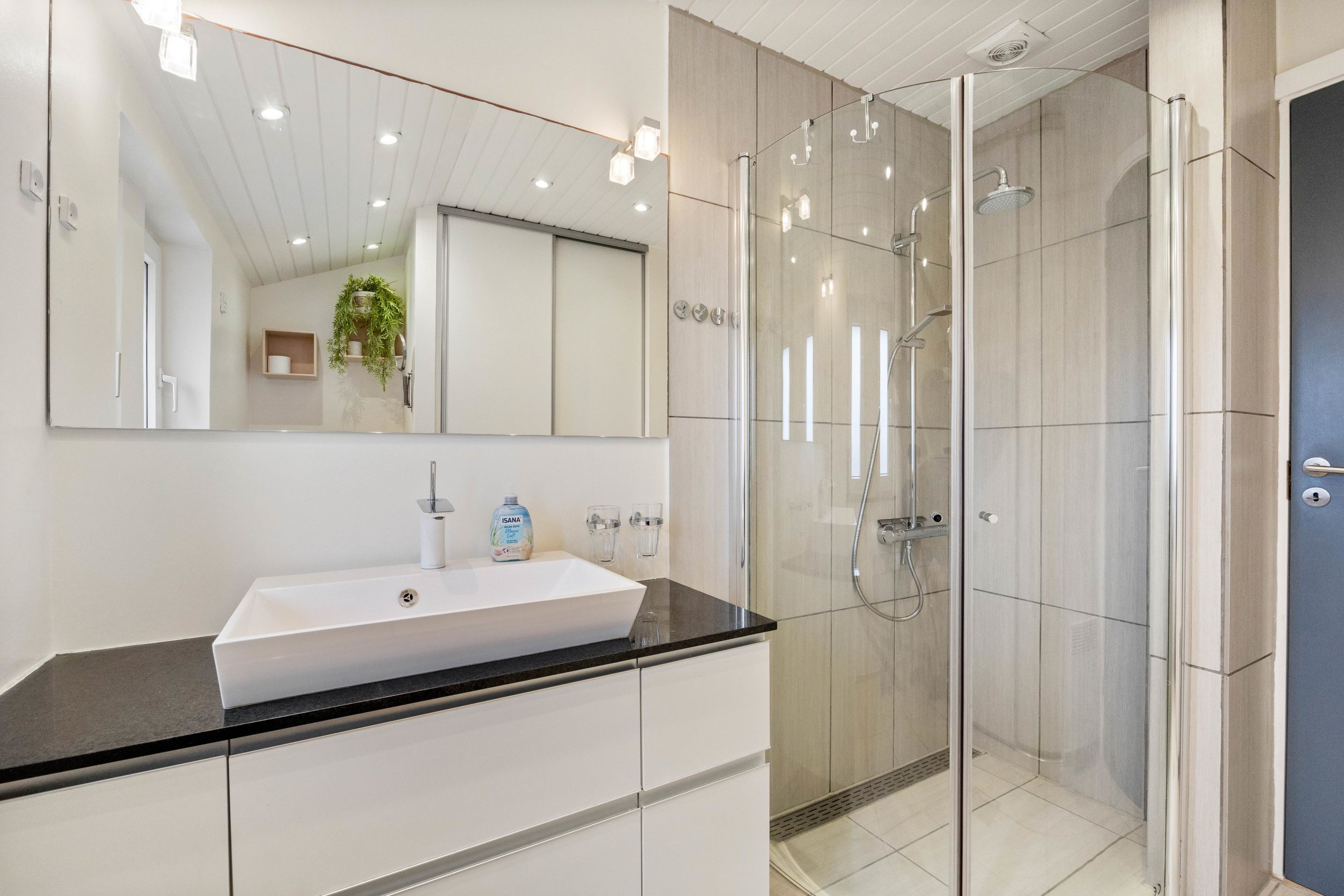 Fremhævet  billede i fuldskærmstilstand. Billede af Julianevej 20, Bjerregaard, 6960 Hvide Sande