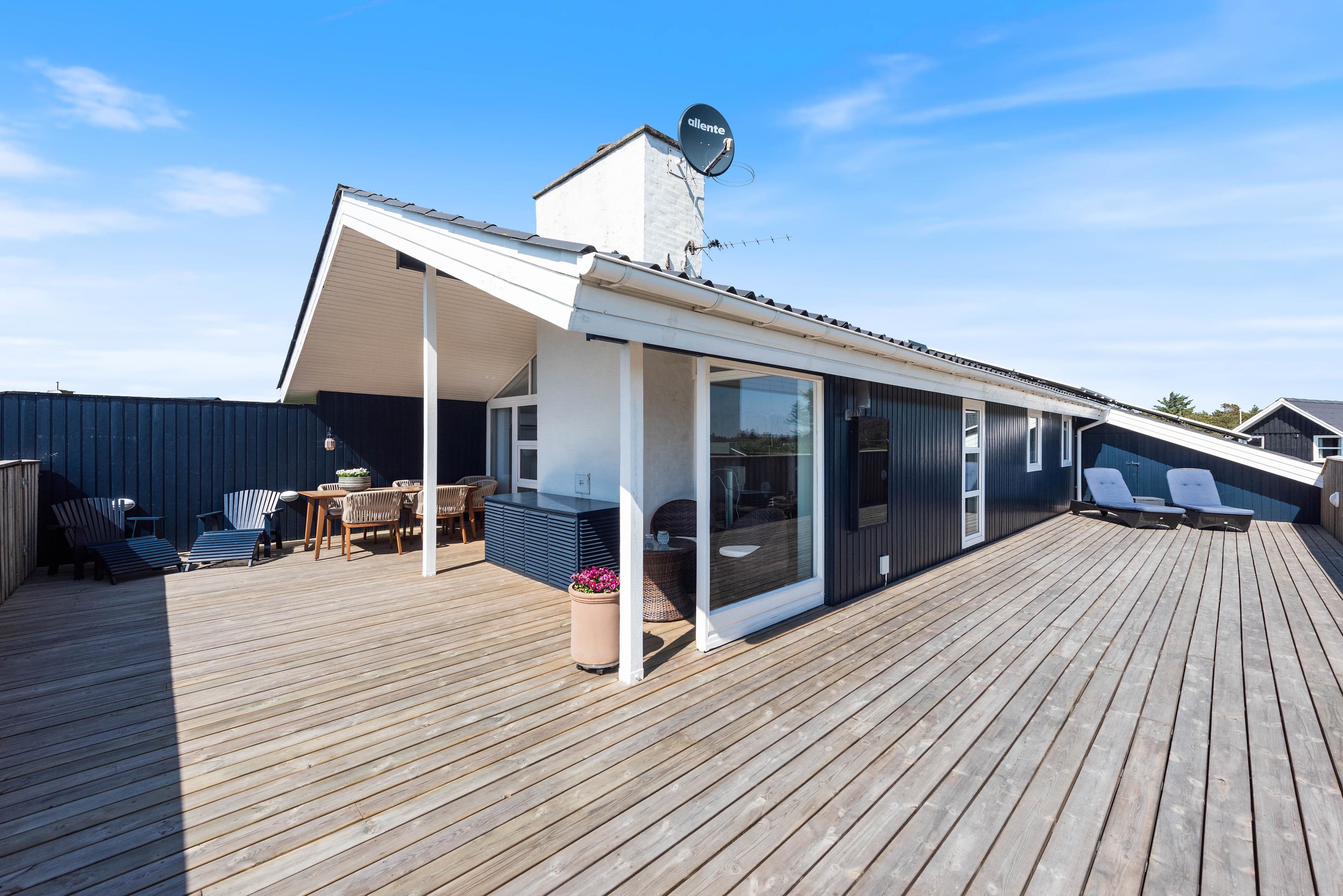 Fremhævet  billede i fuldskærmstilstand. Billede af Julianevej 20, Bjerregaard, 6960 Hvide Sande