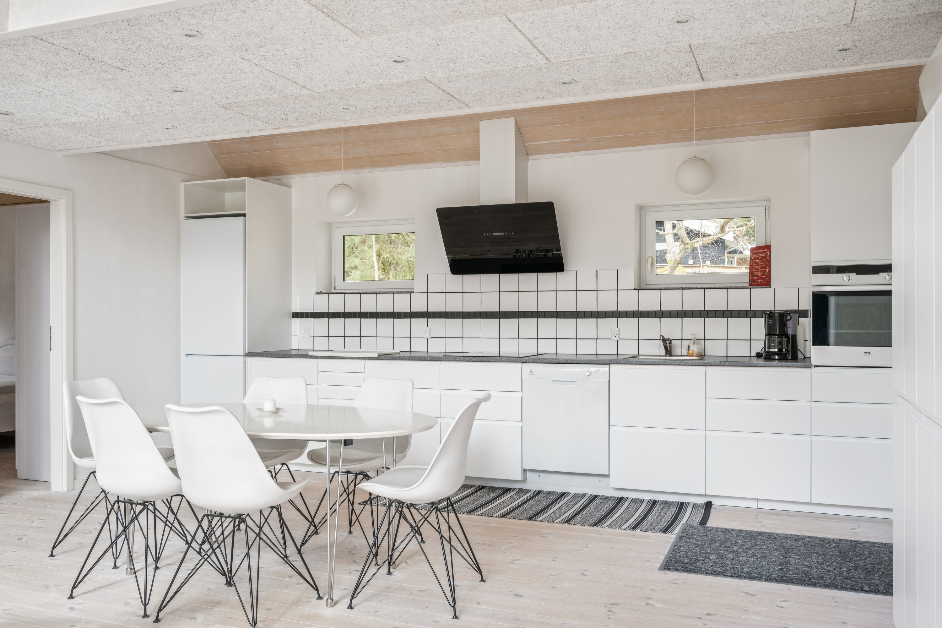 Fremhævet køkken billede i fuldskærmstilstand. Billede af Rådyrvej 6, Fuglslev, 8400 Ebeltoft