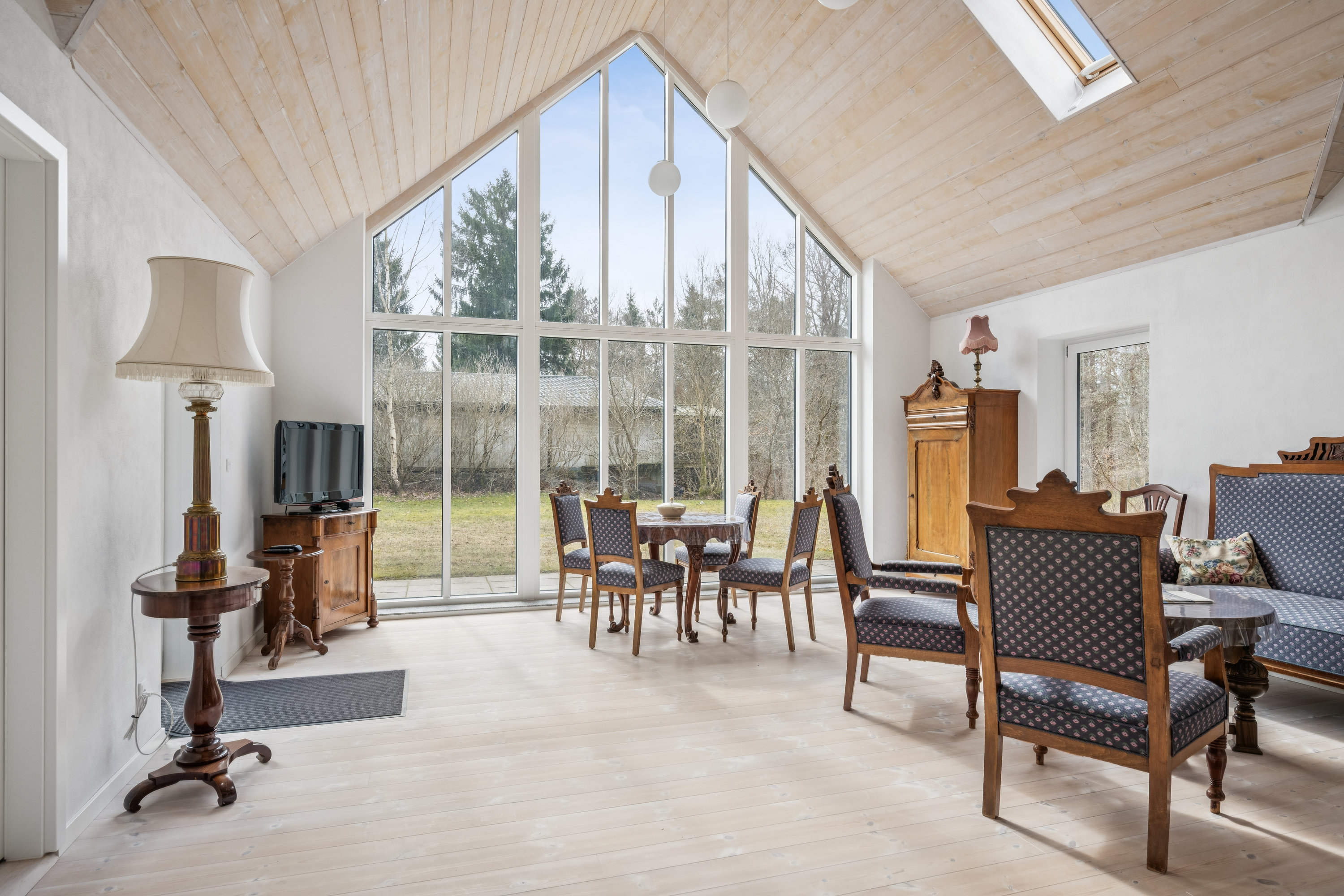 Fremhævet stue billede i fuldskærmstilstand. Billede af Rådyrvej 6, Fuglslev, 8400 Ebeltoft