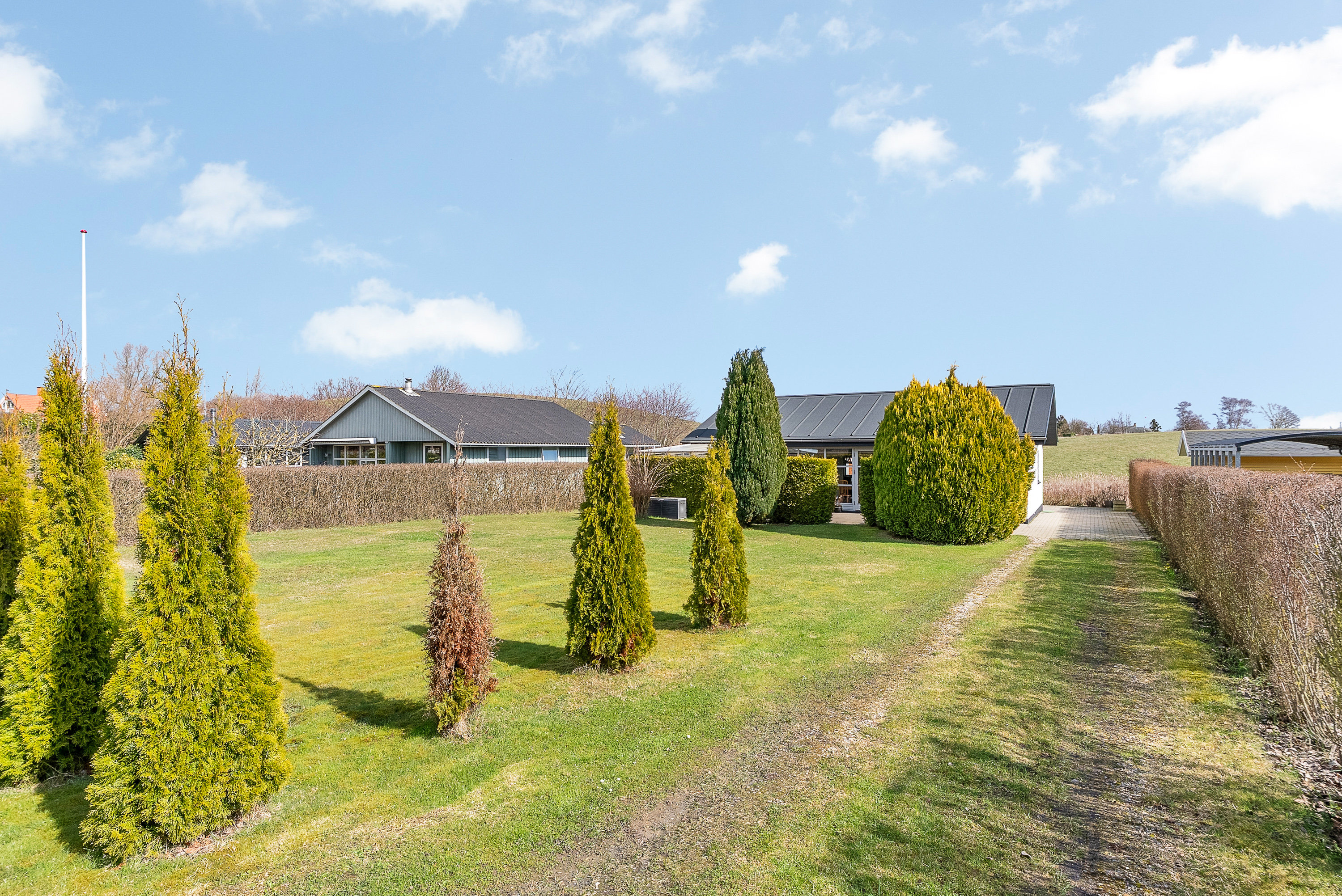 Fremhævet facade billede i fuldskærmstilstand. Billede af Svanevej 5, Dyreborg, 5600 Faaborg