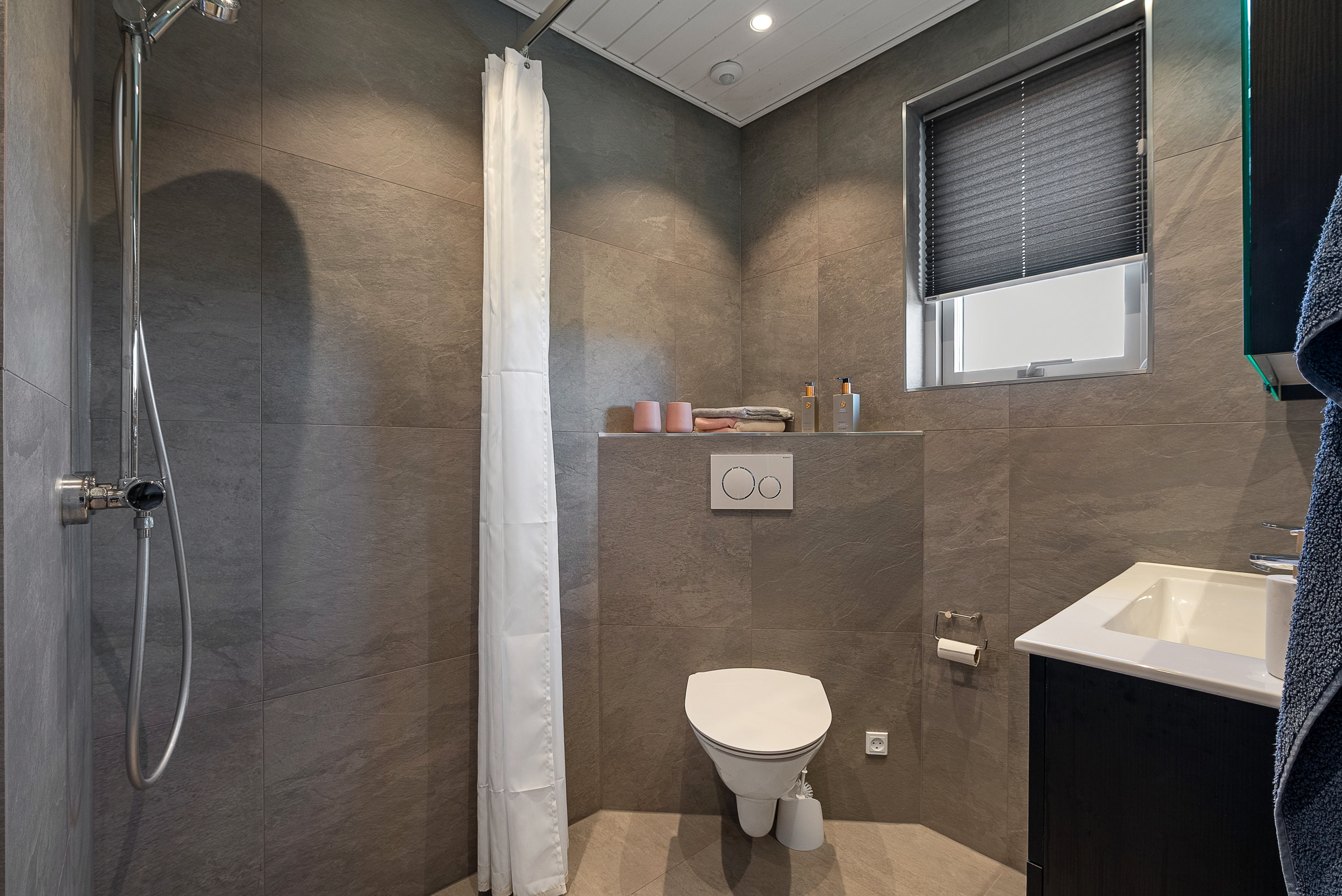 Fremhævet badeværelse billede i fuldskærmstilstand. Billede af Svanevej 5, Dyreborg, 5600 Faaborg