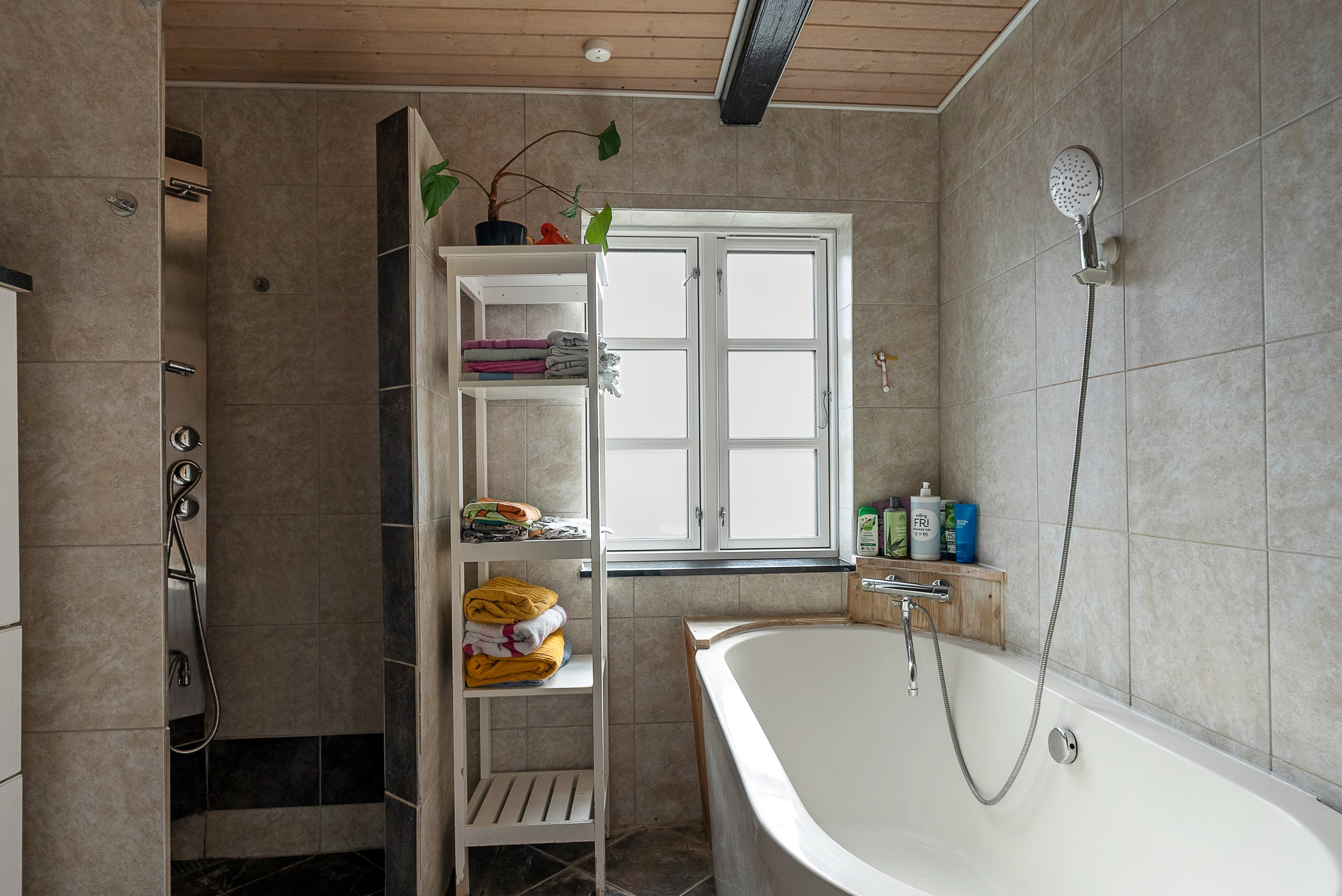 Fremhævet badeværelse billede i fuldskærmstilstand. Billede af Ramsevej 1, Bøjden, 5600 Faaborg