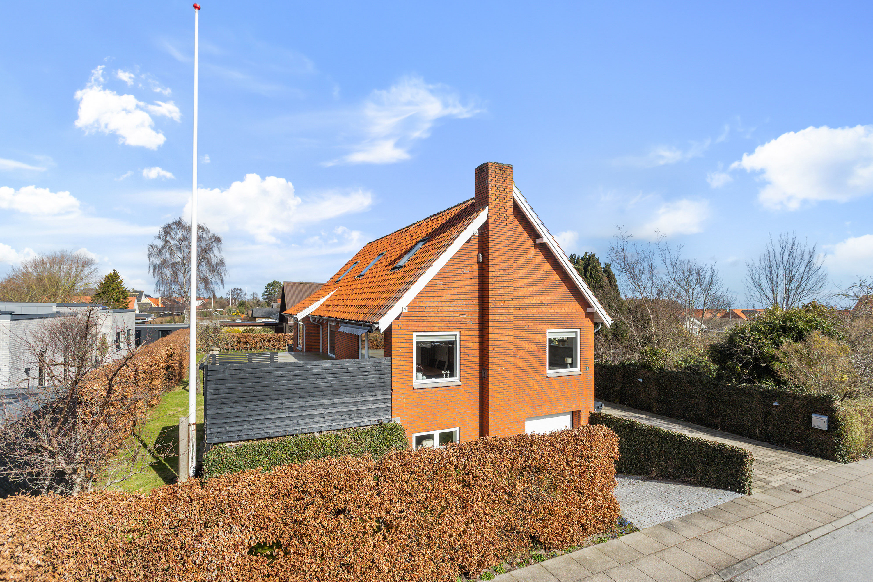 Fremhævet facade billede i fuldskærmstilstand. Billede af Tværvej 7, 9900 Frederikshavn