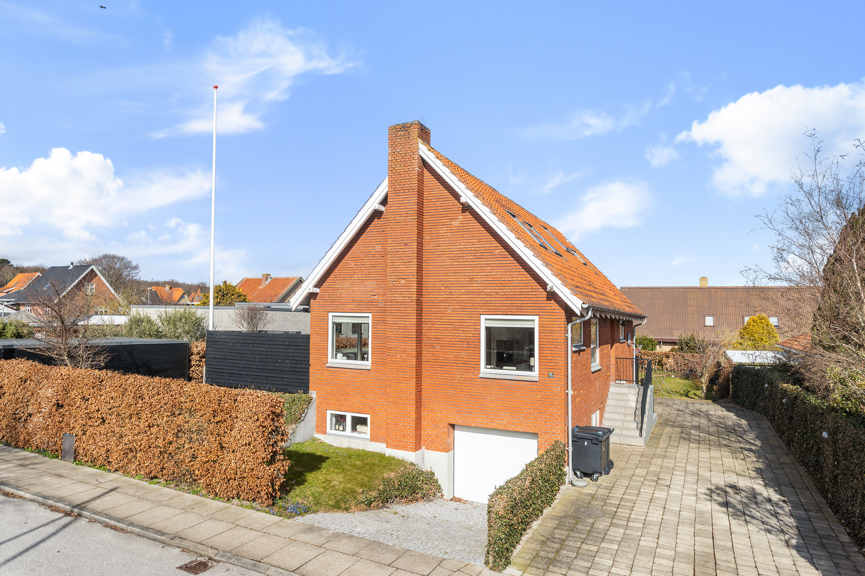 Fremhævet facade billede i fuldskærmstilstand. Billede af Tværvej 7, 9900 Frederikshavn