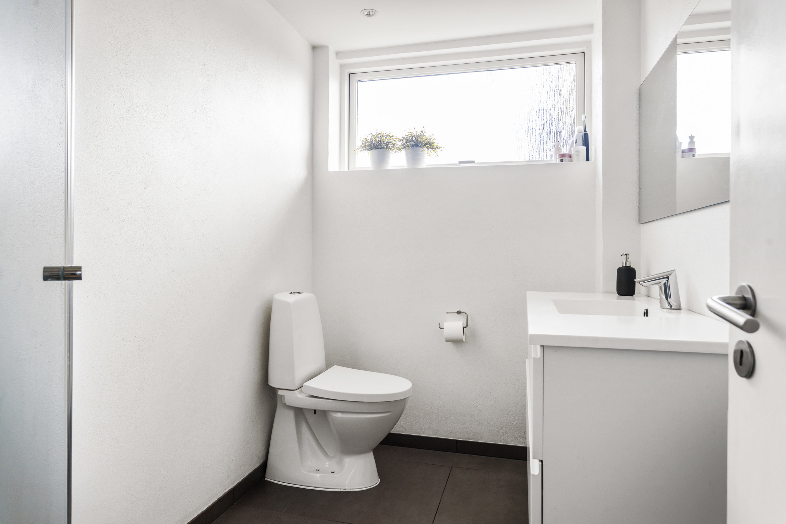 Fremhævet badeværelse billede i fuldskærmstilstand. Billede af Tværvej 7, 9900 Frederikshavn