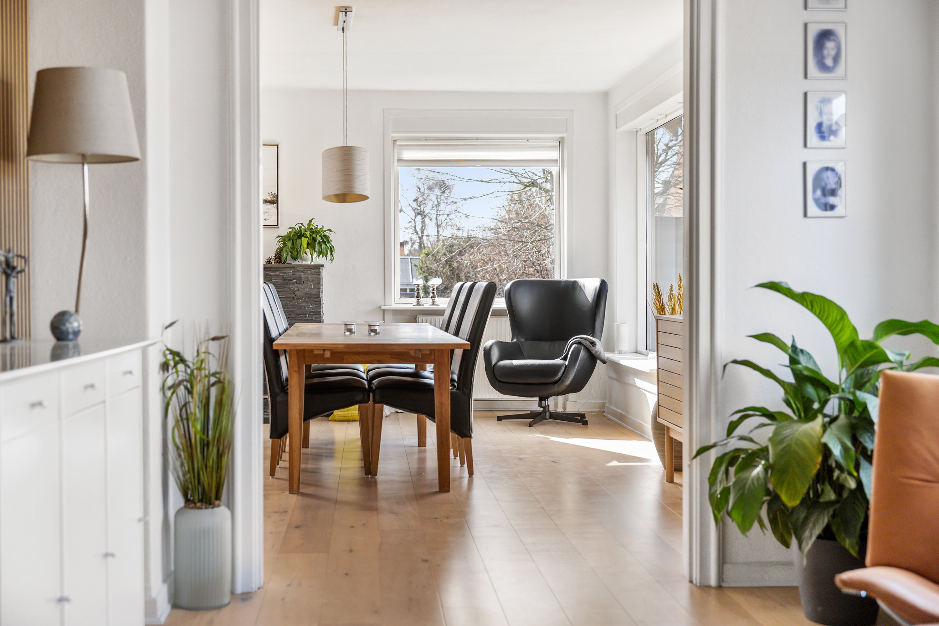 Fremhævet stue billede i fuldskærmstilstand. Billede af Tværvej 7, 9900 Frederikshavn