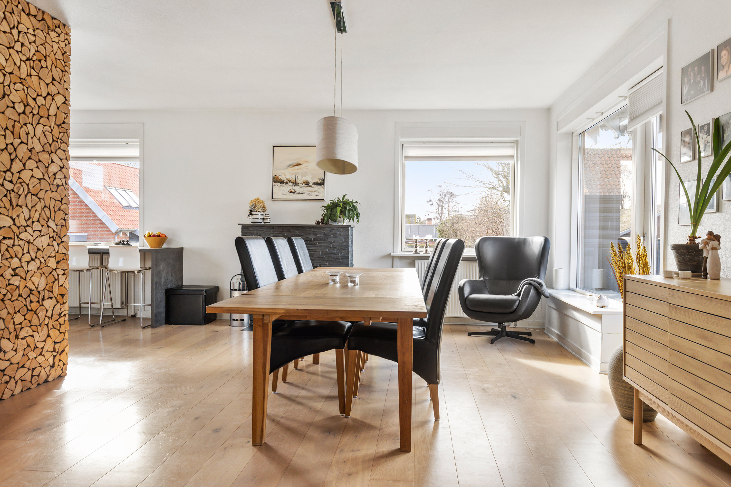 Fremhævet stue billede i fuldskærmstilstand. Billede af Tværvej 7, 9900 Frederikshavn