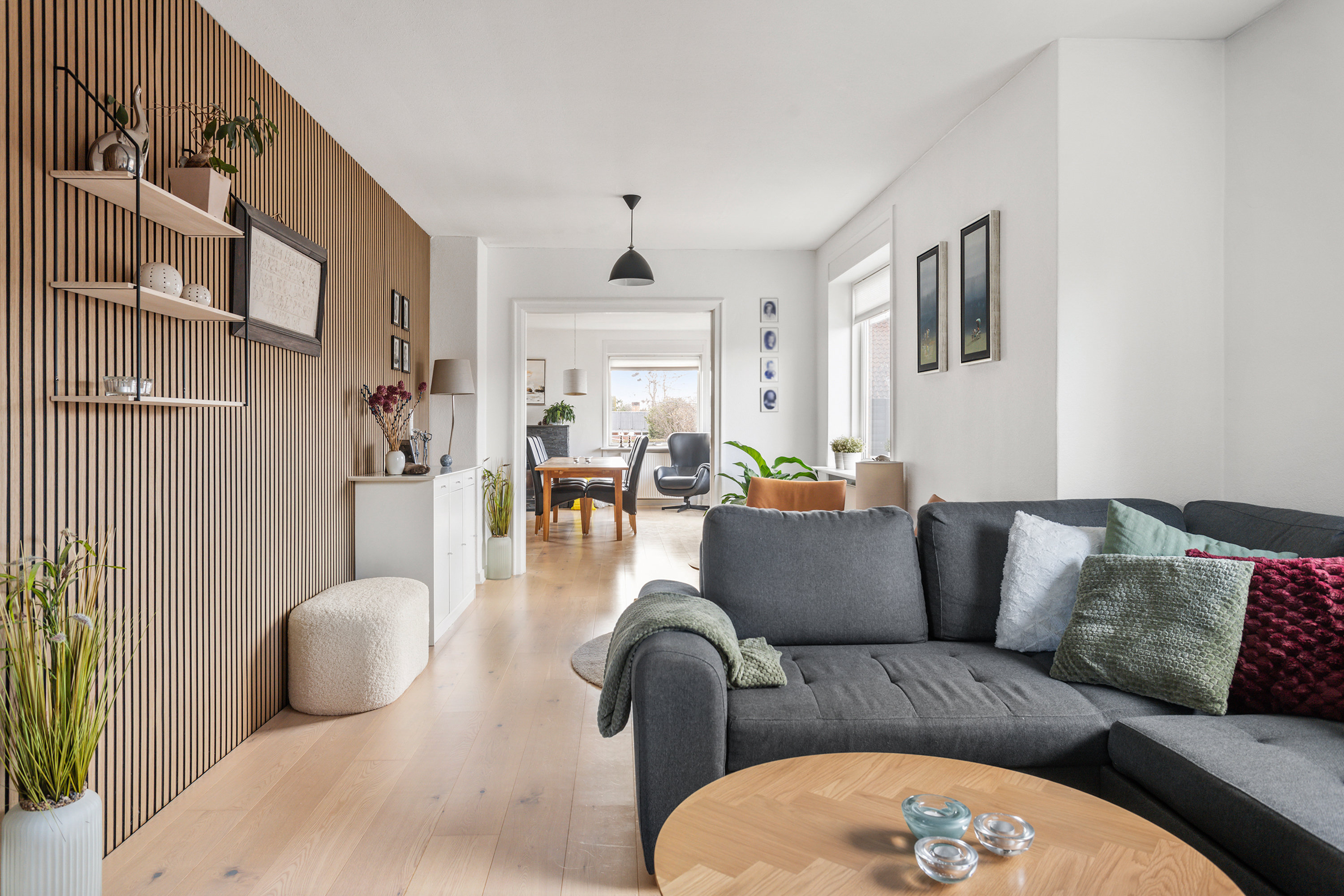 Fremhævet stue billede i fuldskærmstilstand. Billede af Tværvej 7, 9900 Frederikshavn