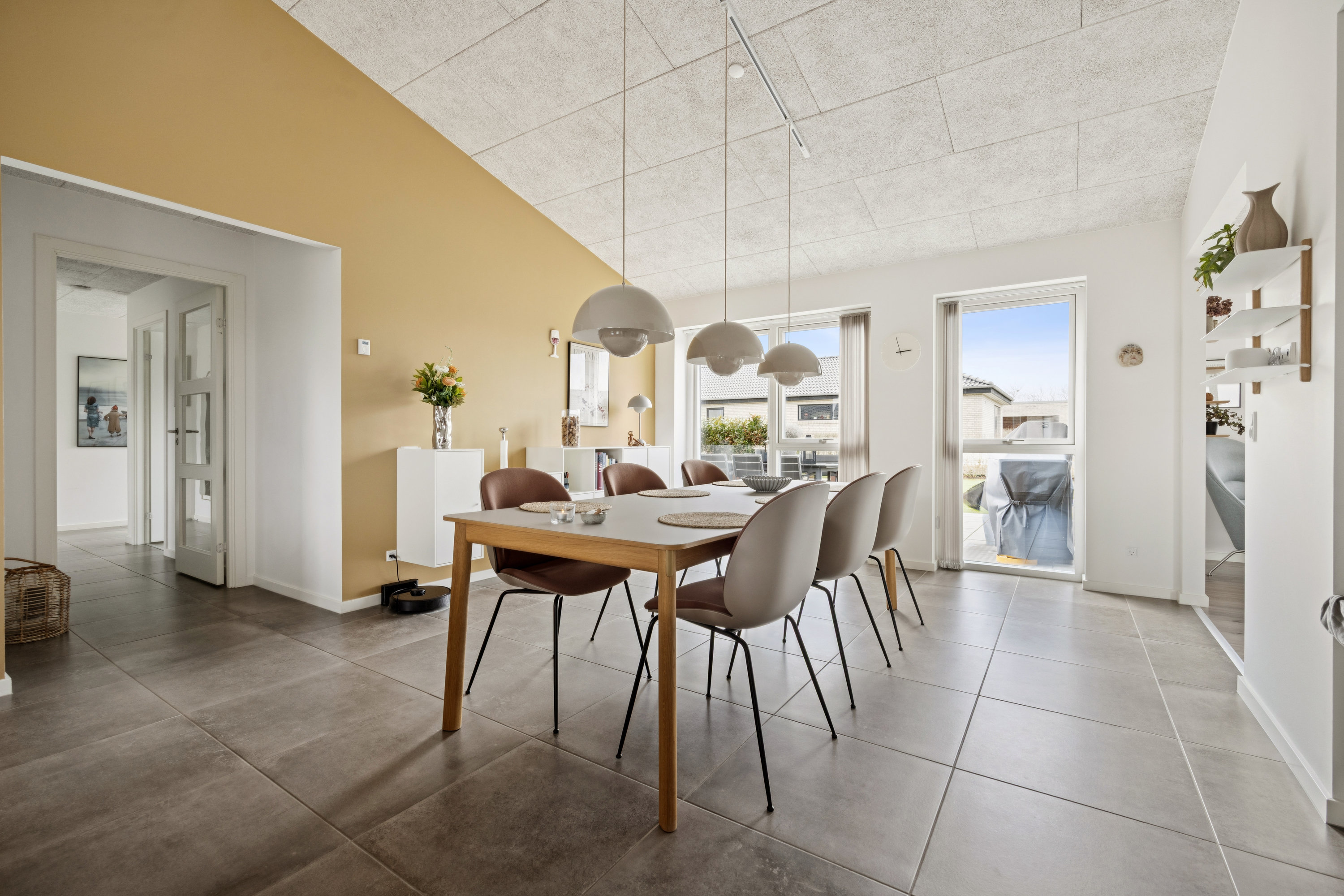 Fremhævet stue billede i fuldskærmstilstand. Billede af Kornmarken 15, 9240 Nibe