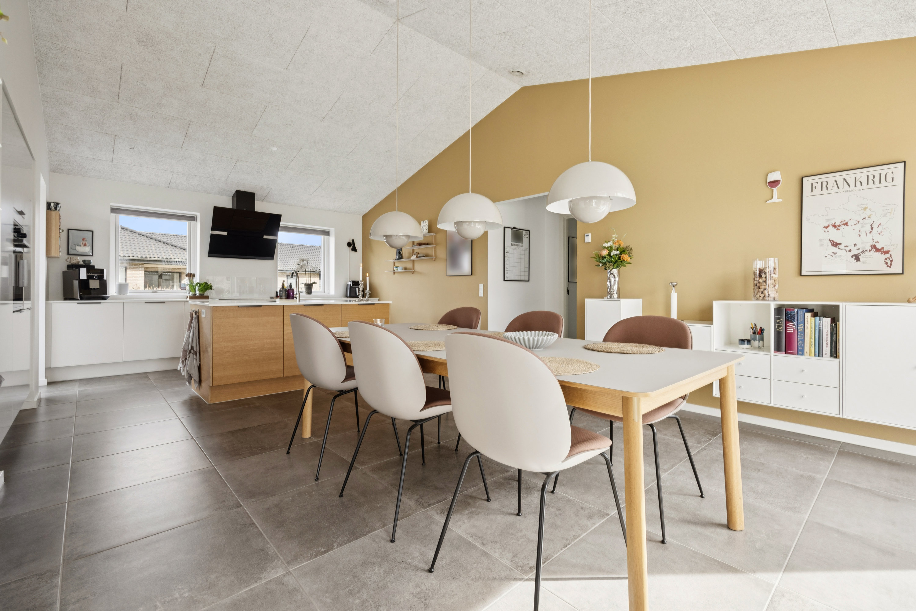 Fremhævet stue billede i fuldskærmstilstand. Billede af Kornmarken 15, 9240 Nibe