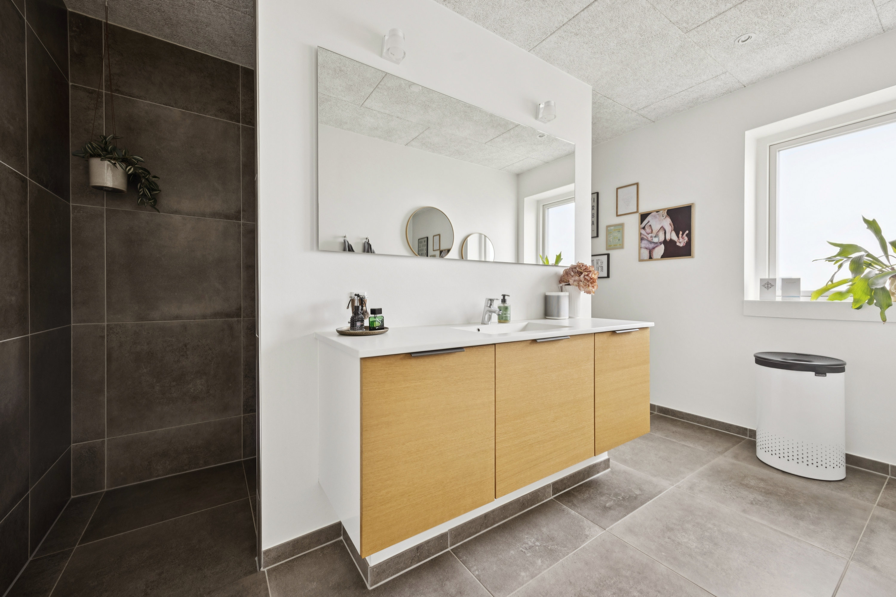 Fremhævet badeværelse billede i fuldskærmstilstand. Billede af Kornmarken 15, 9240 Nibe