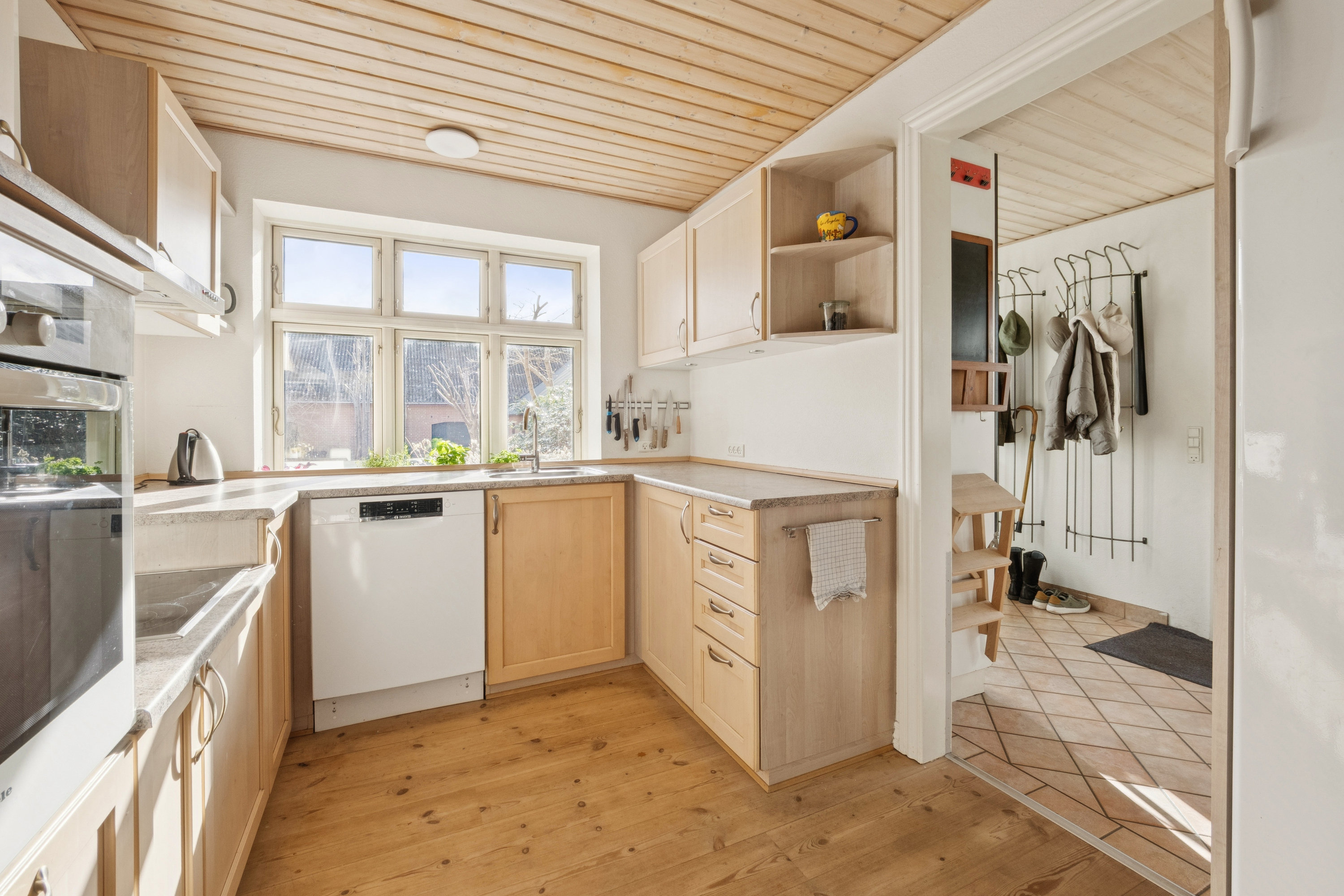 Fremhævet køkken billede i fuldskærmstilstand. Billede af Rolighedsvej 5, Vroue, 7800 Skive